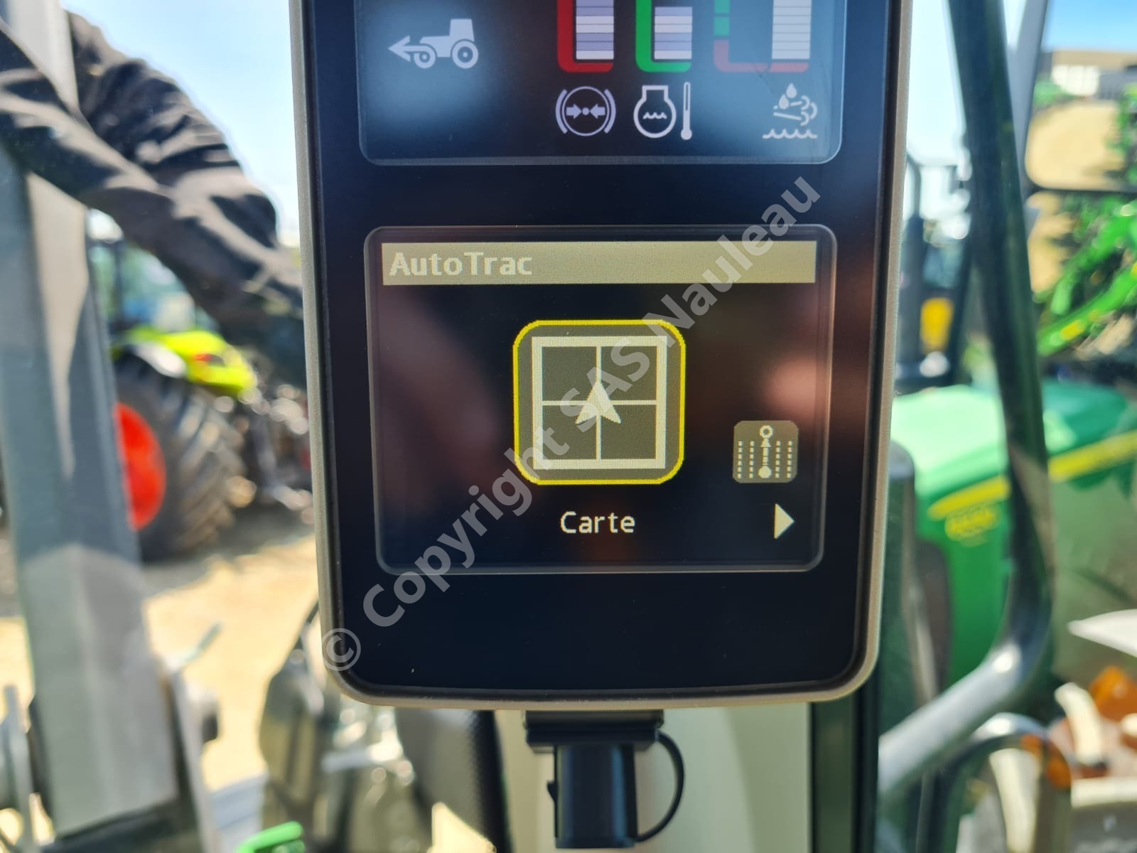 JOHN DEERE 6120M