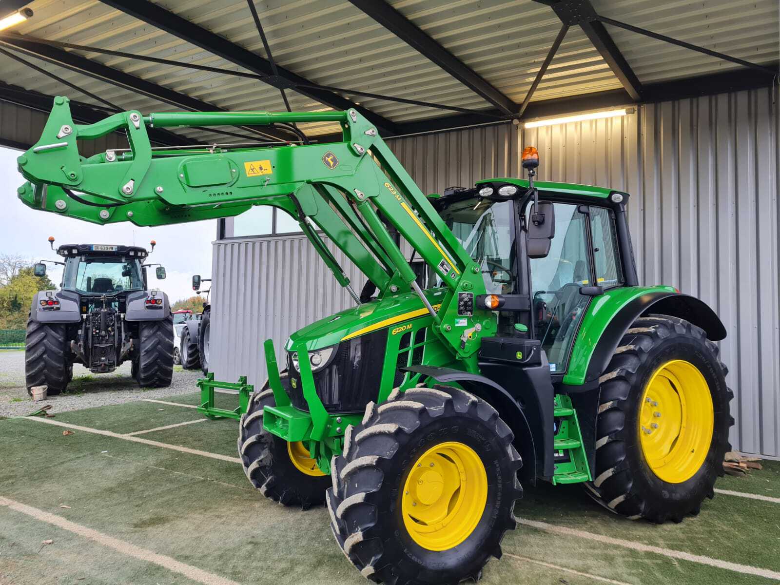 JOHN DEERE 6120M