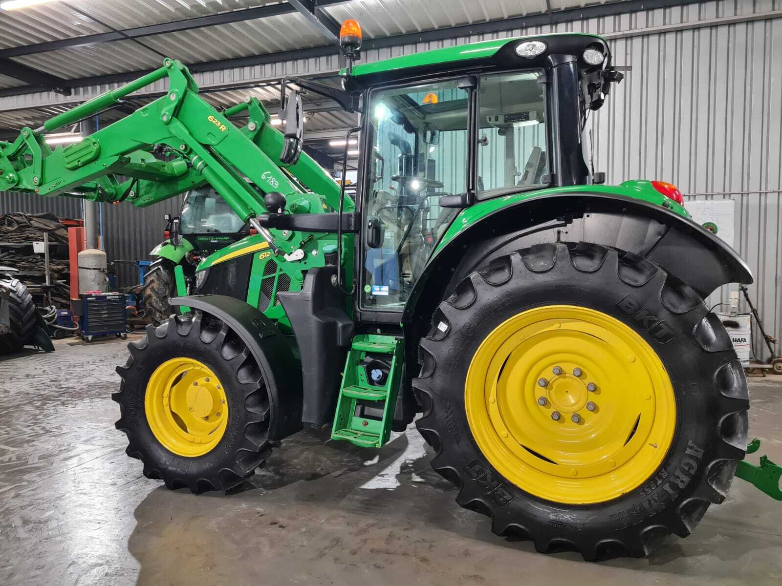 JOHN DEERE 6120M