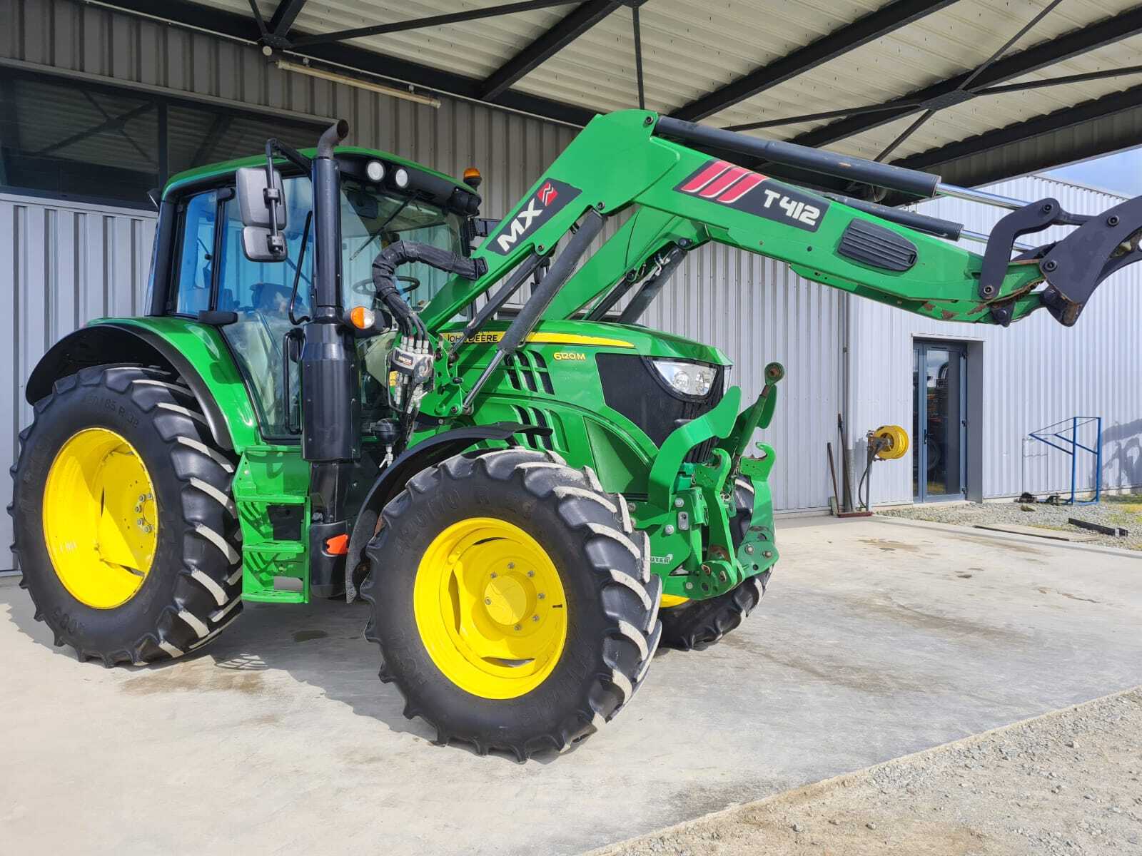 JOHN DEERE 6120M