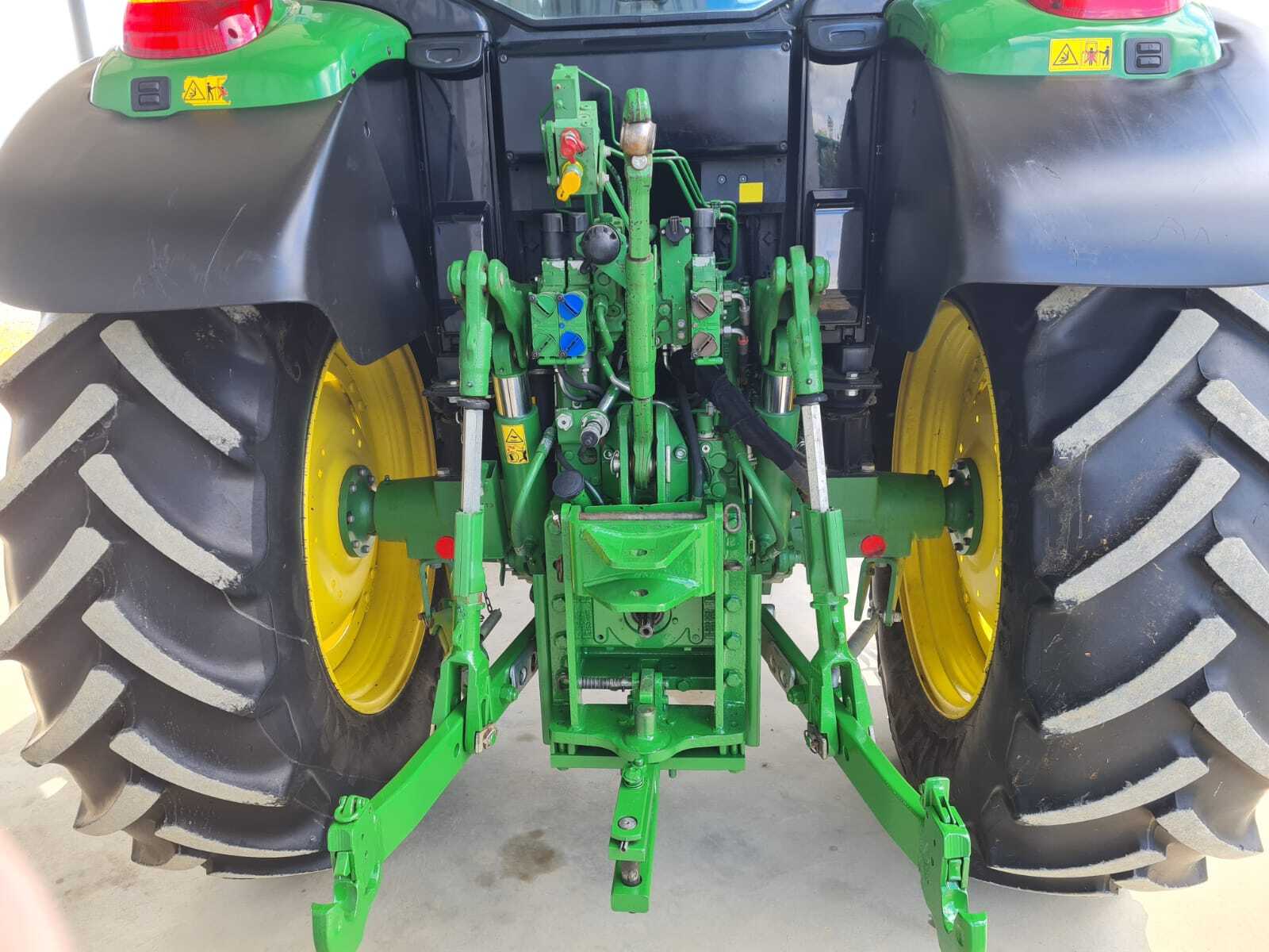 JOHN DEERE 6120M