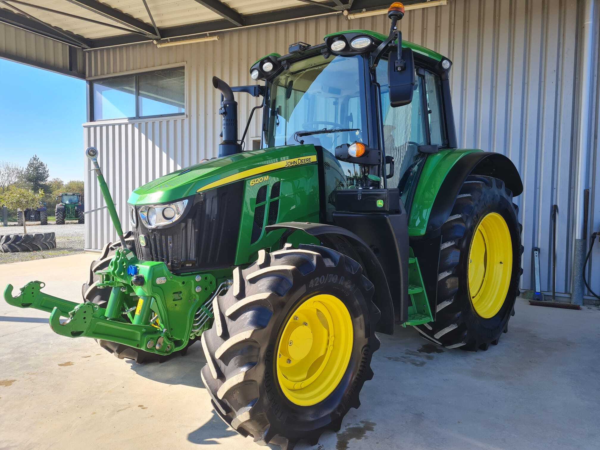 JOHN DEERE 6120M