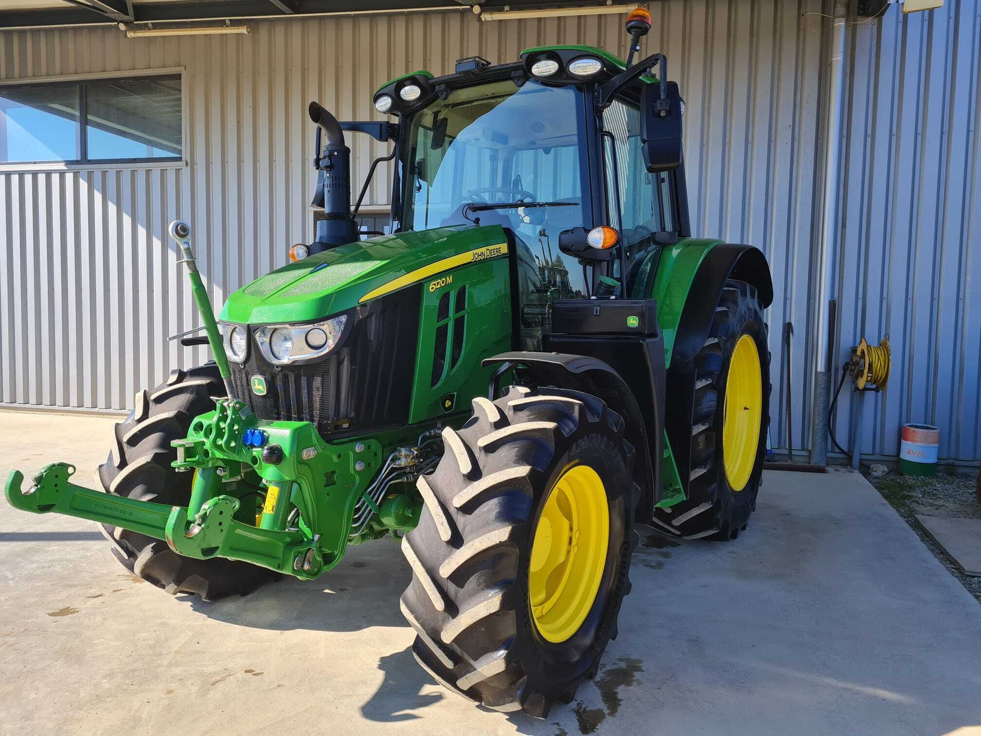 JOHN DEERE 6120M