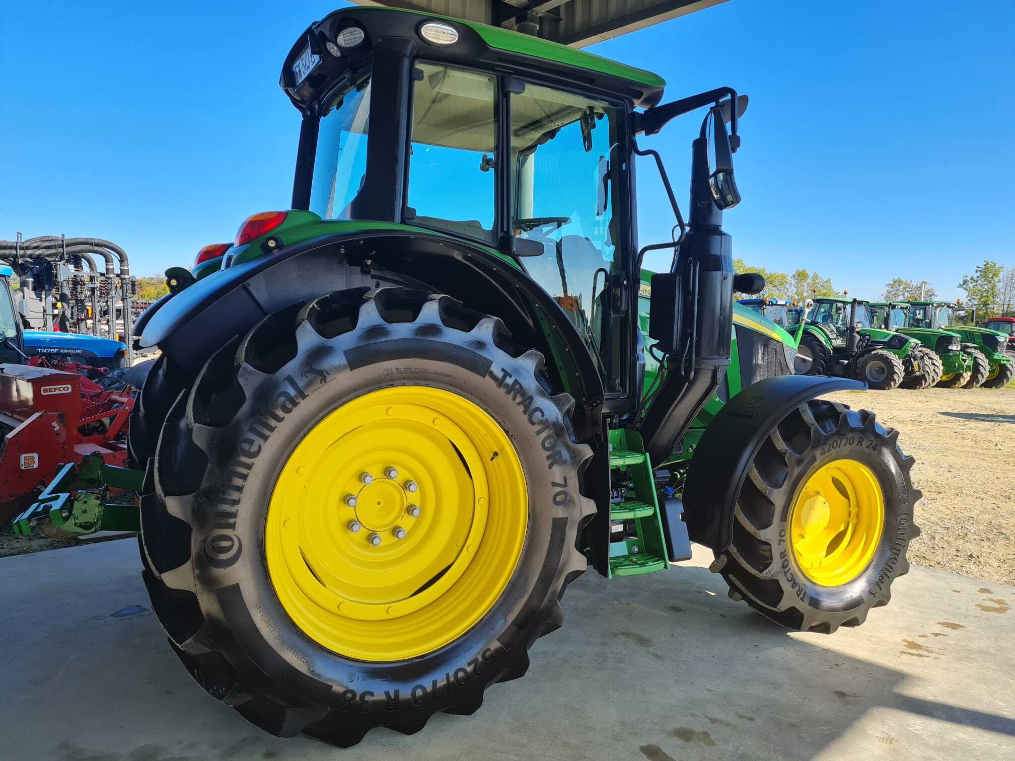 JOHN DEERE 6120M