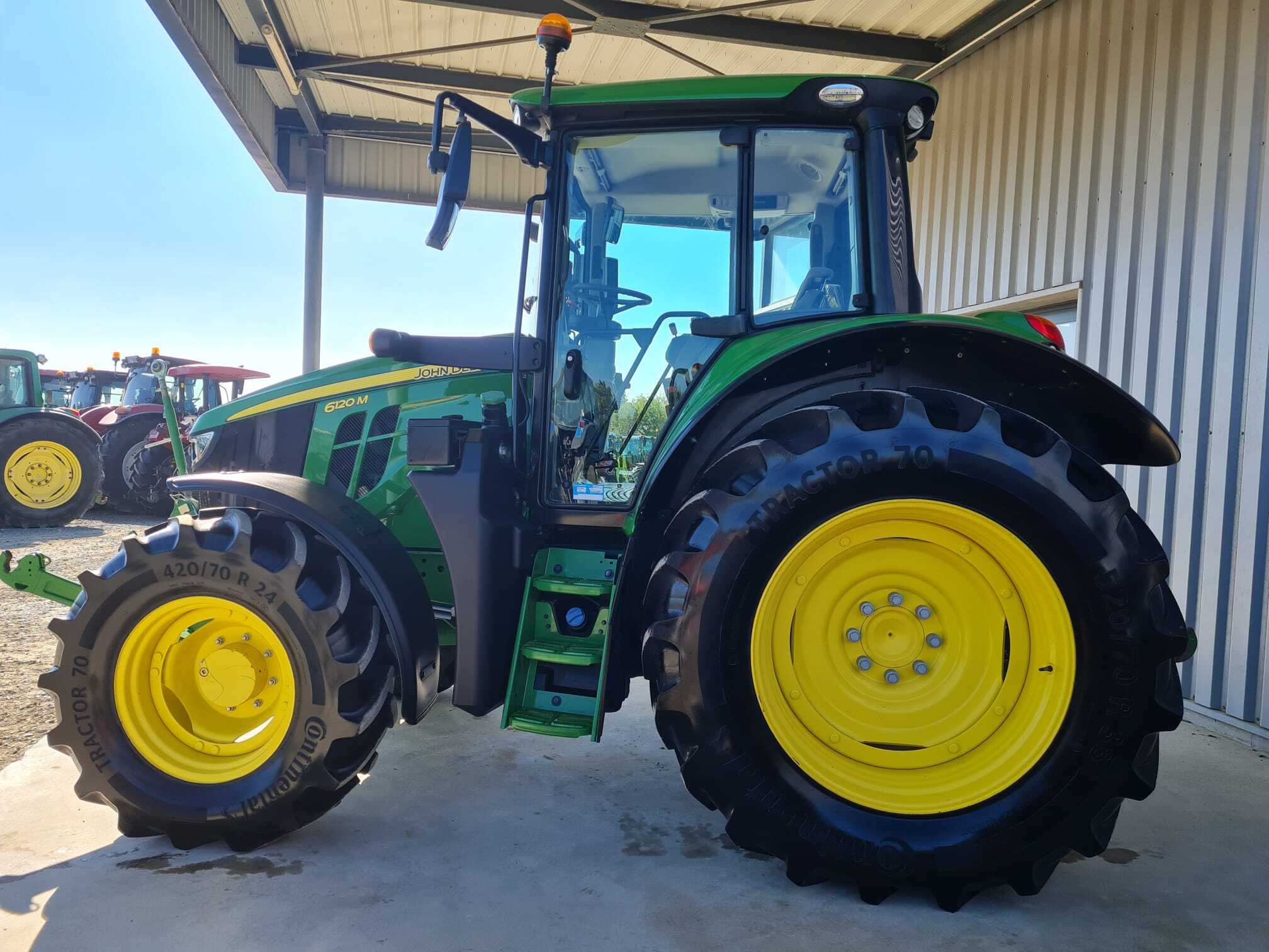 JOHN DEERE 6120M