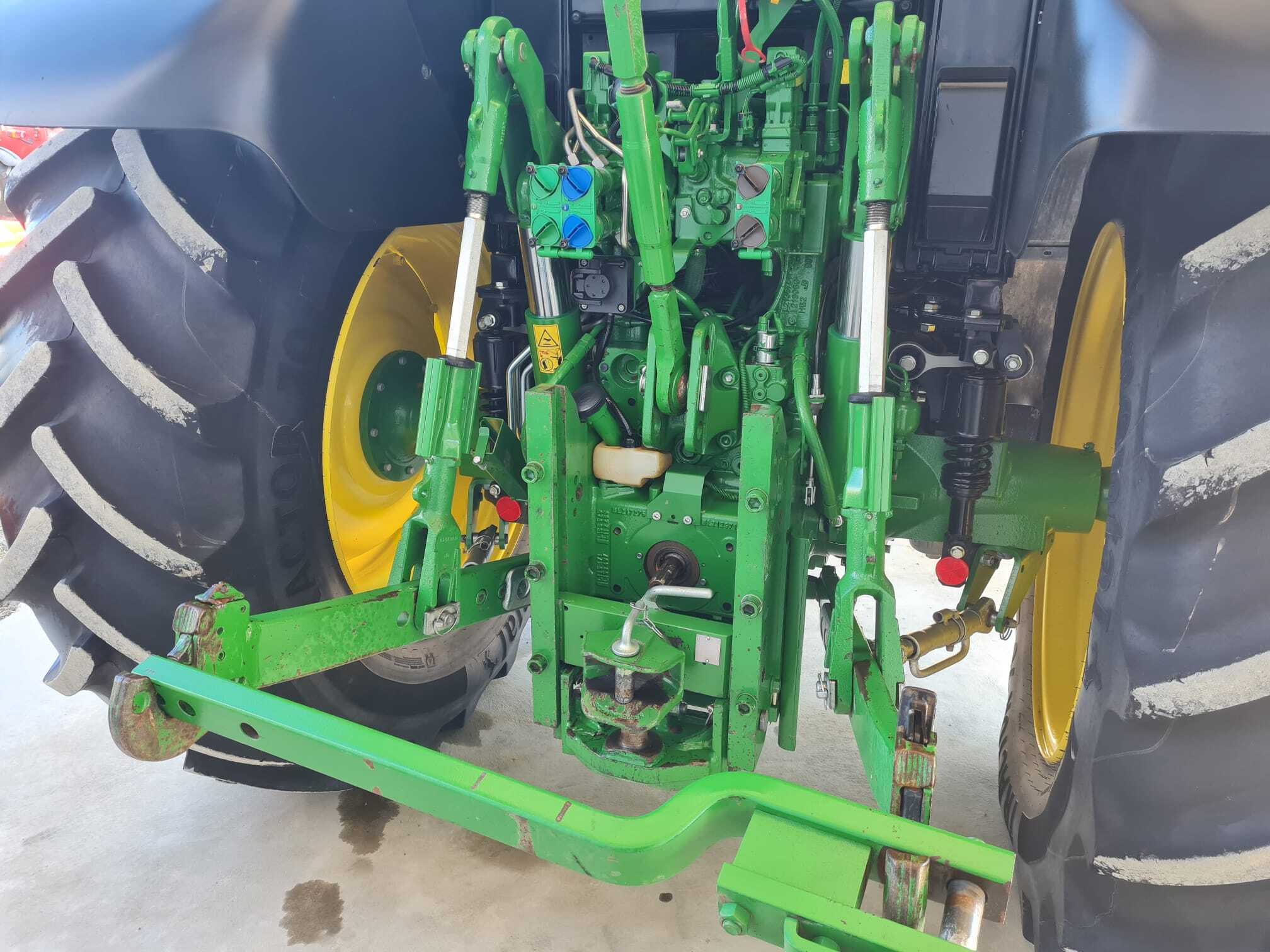 JOHN DEERE 6120M