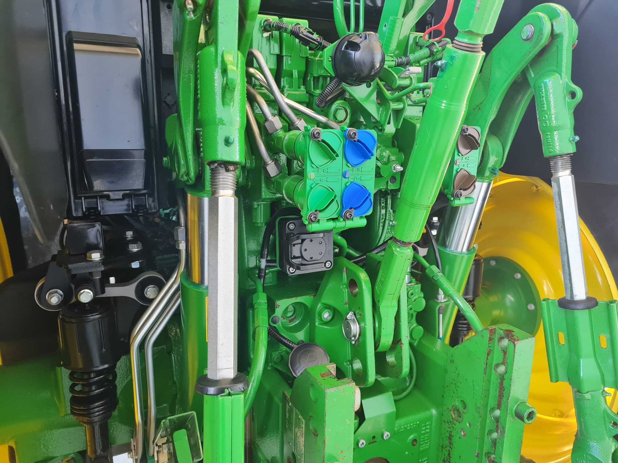 JOHN DEERE 6120M