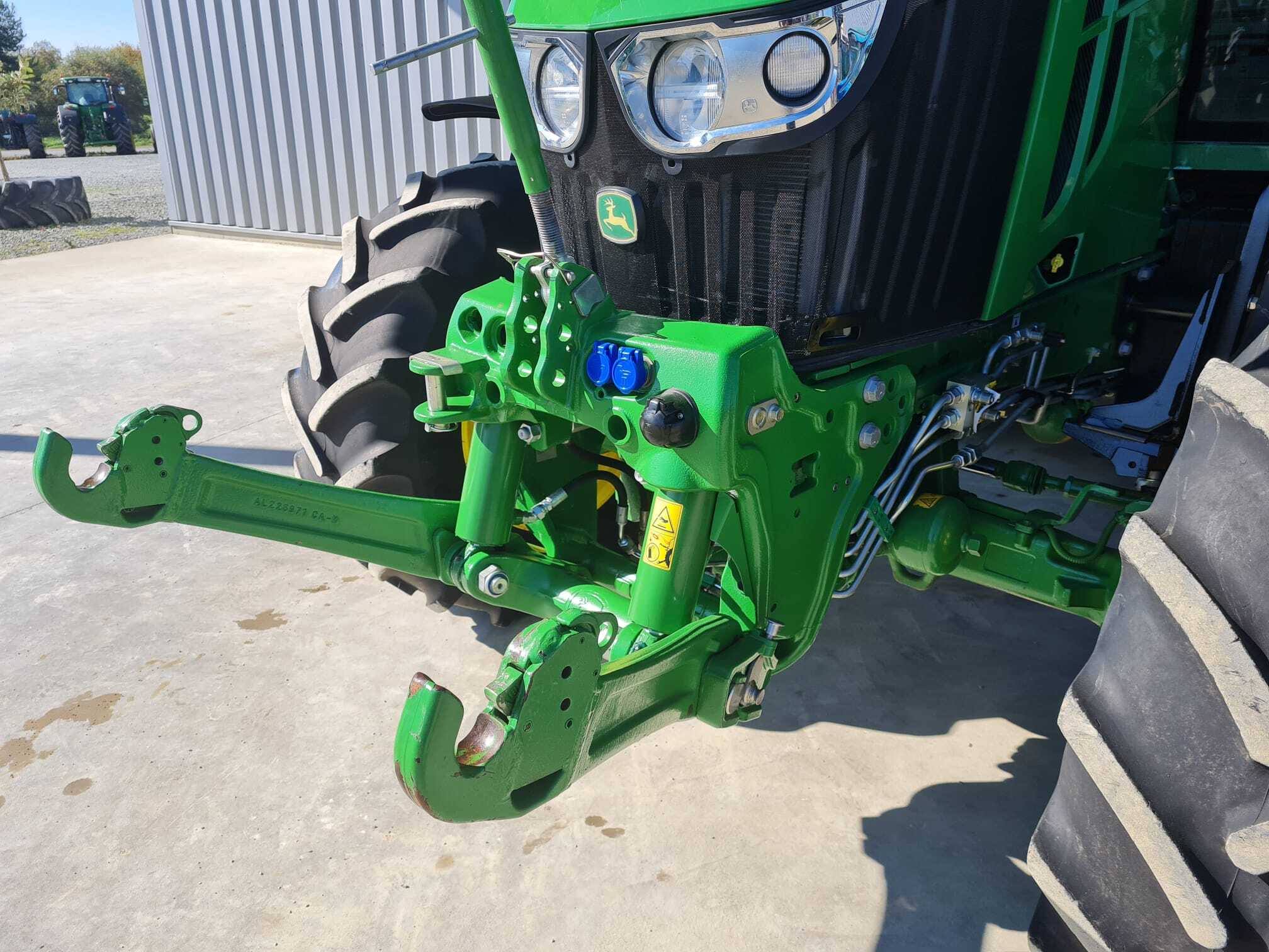JOHN DEERE 6120M