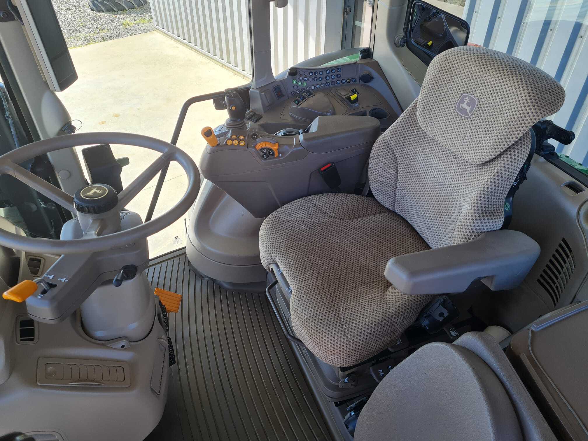 JOHN DEERE 6120M