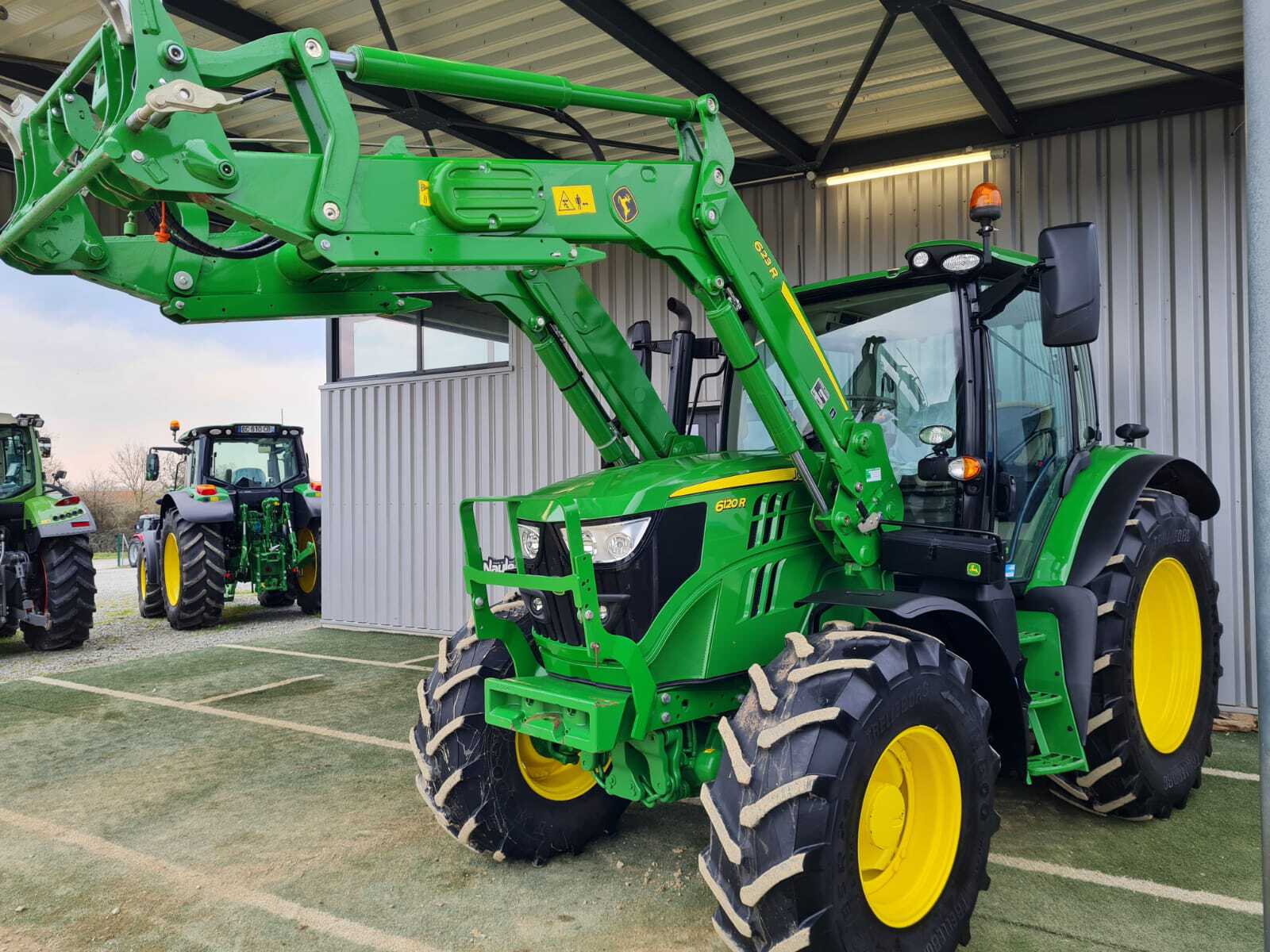 JOHN DEERE 6120R