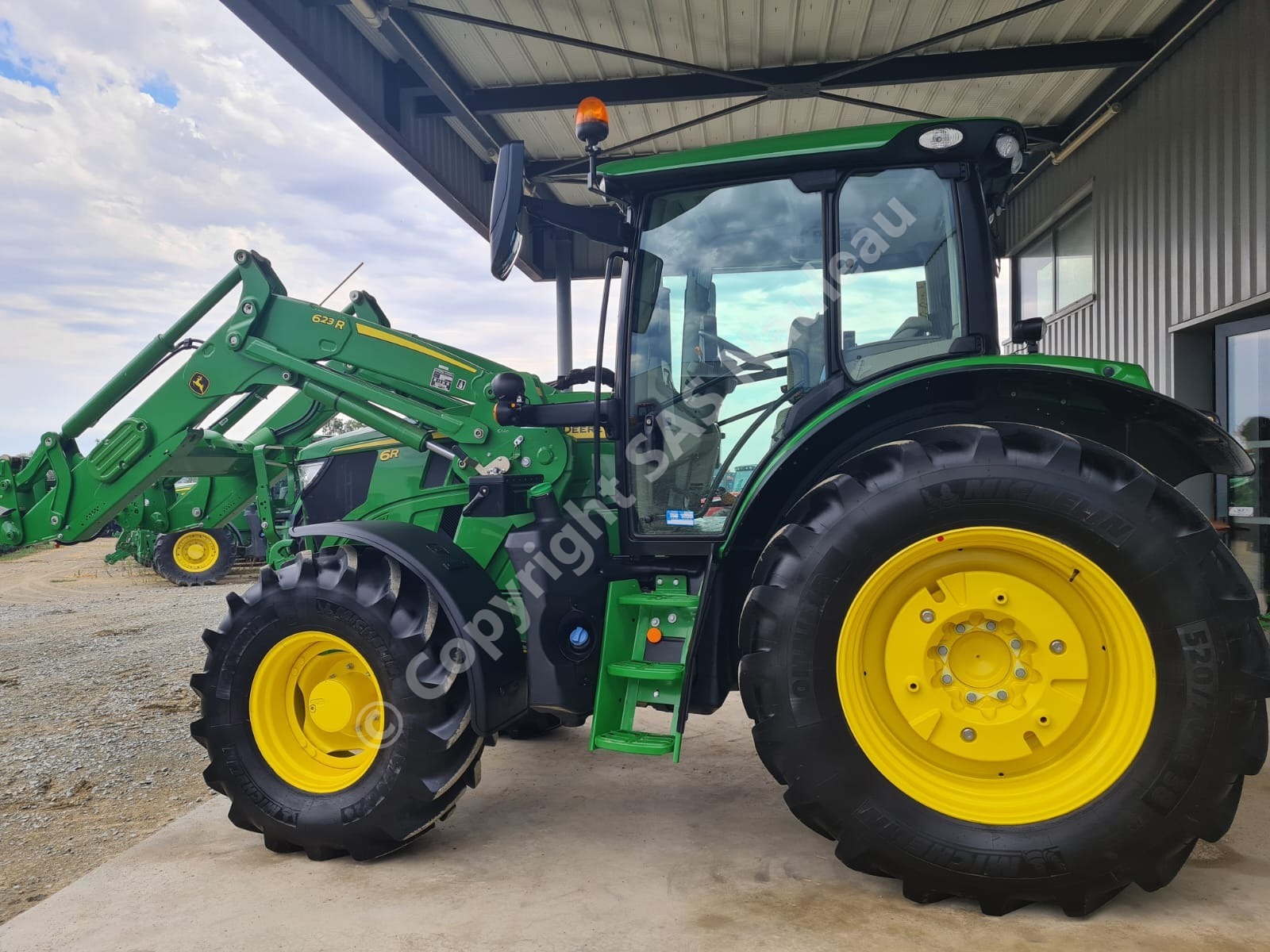 JOHN DEERE 6R120