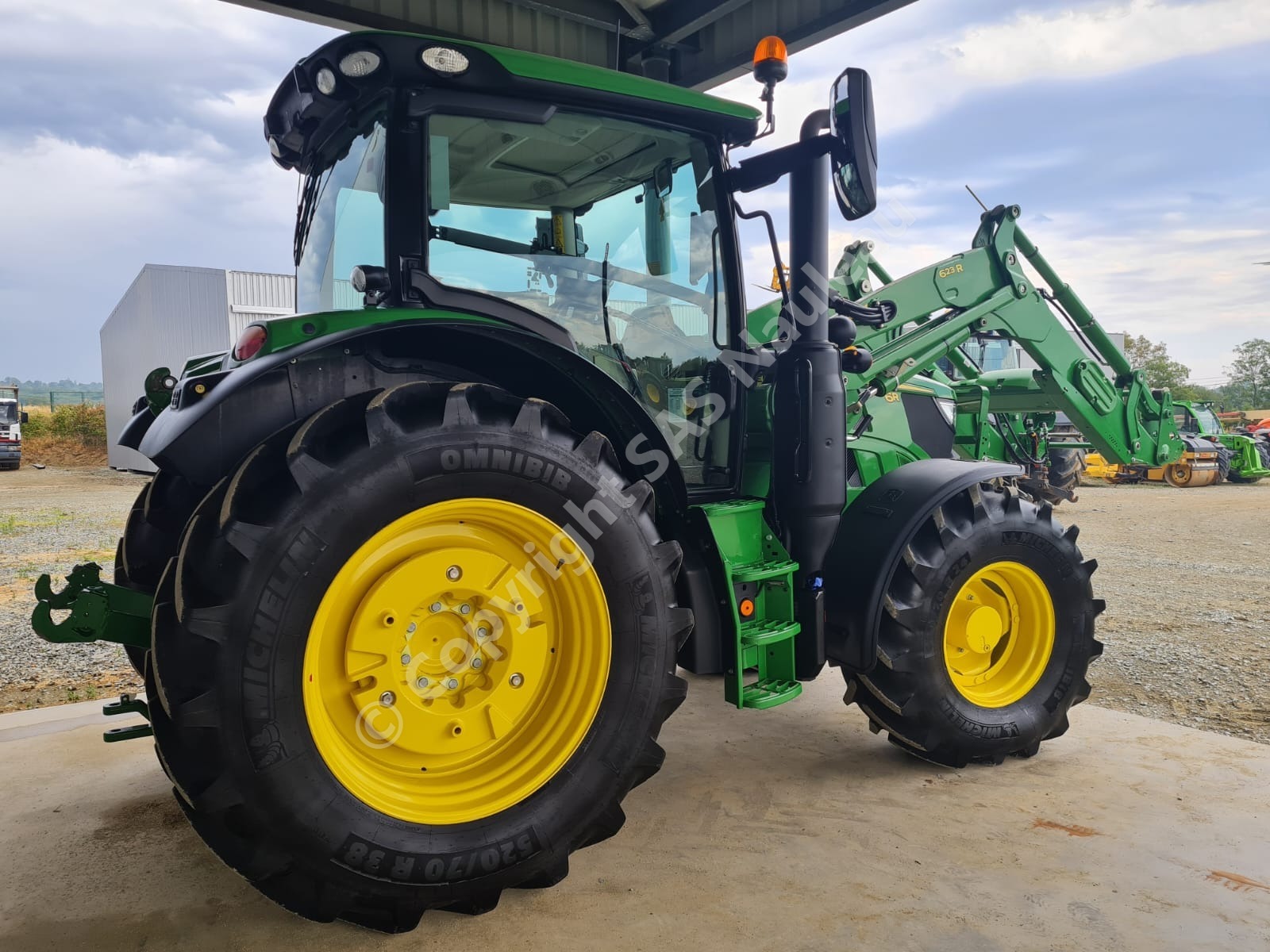 JOHN DEERE 6R120