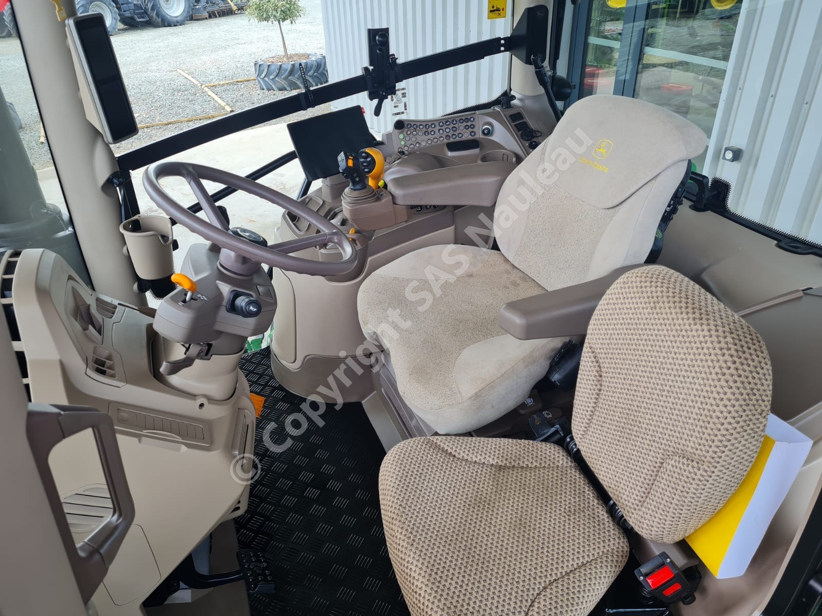 JOHN DEERE 6R120