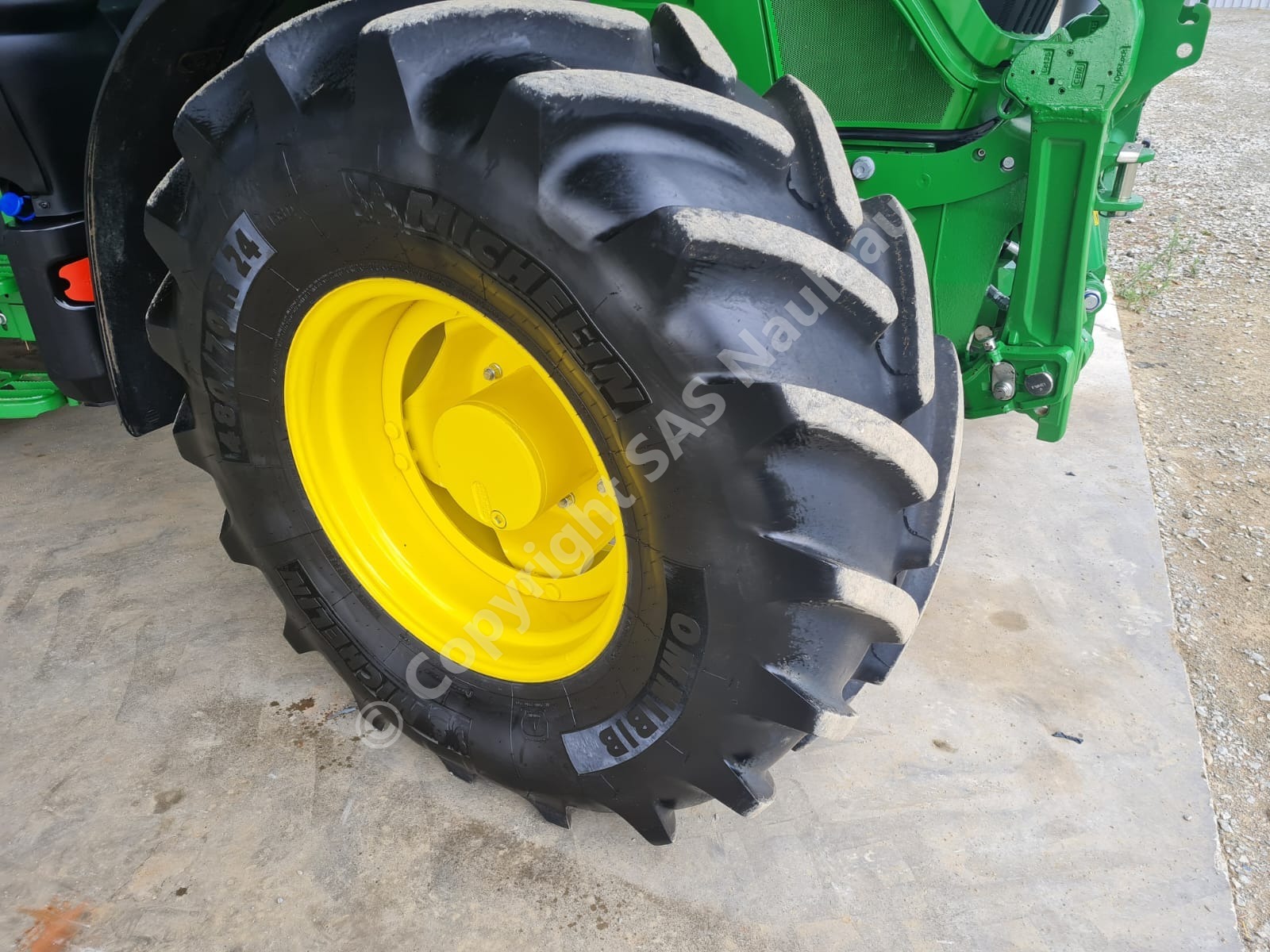 JOHN DEERE 6R120