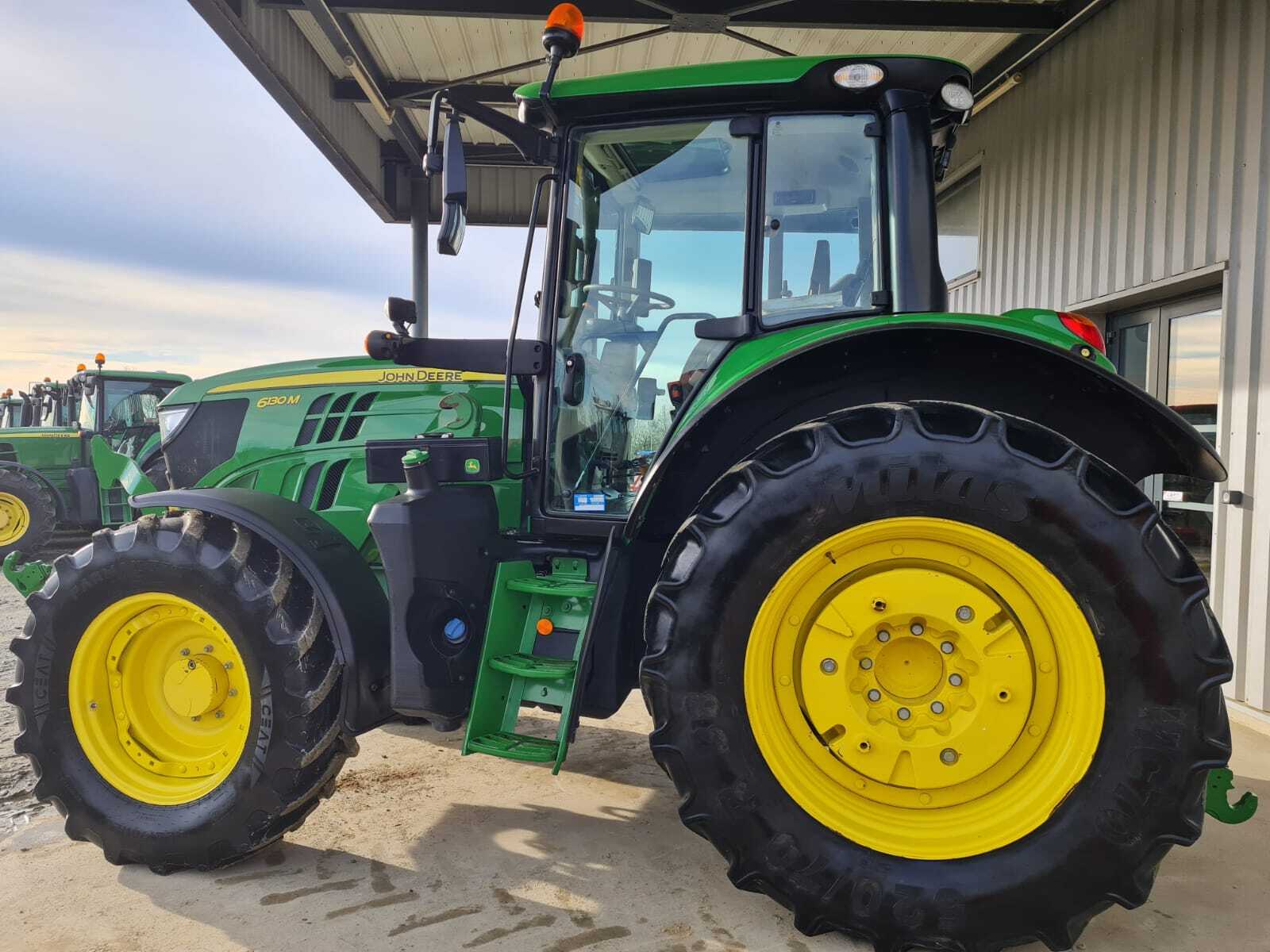 JOHN DEERE 6130M