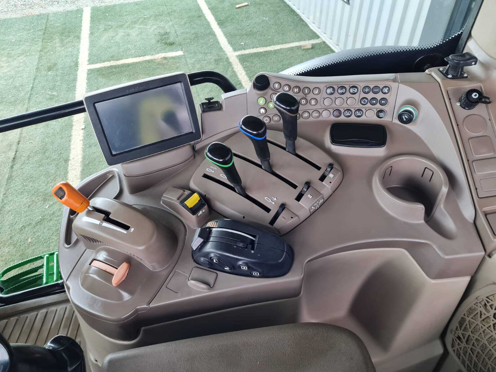 JOHN DEERE 6130R