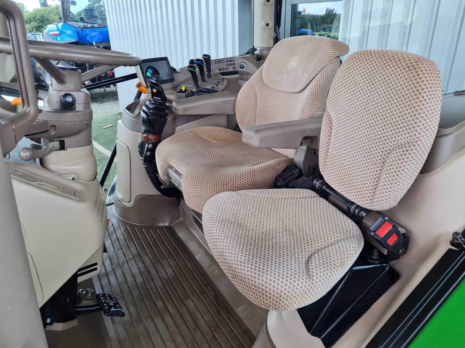 JOHN DEERE 6130R