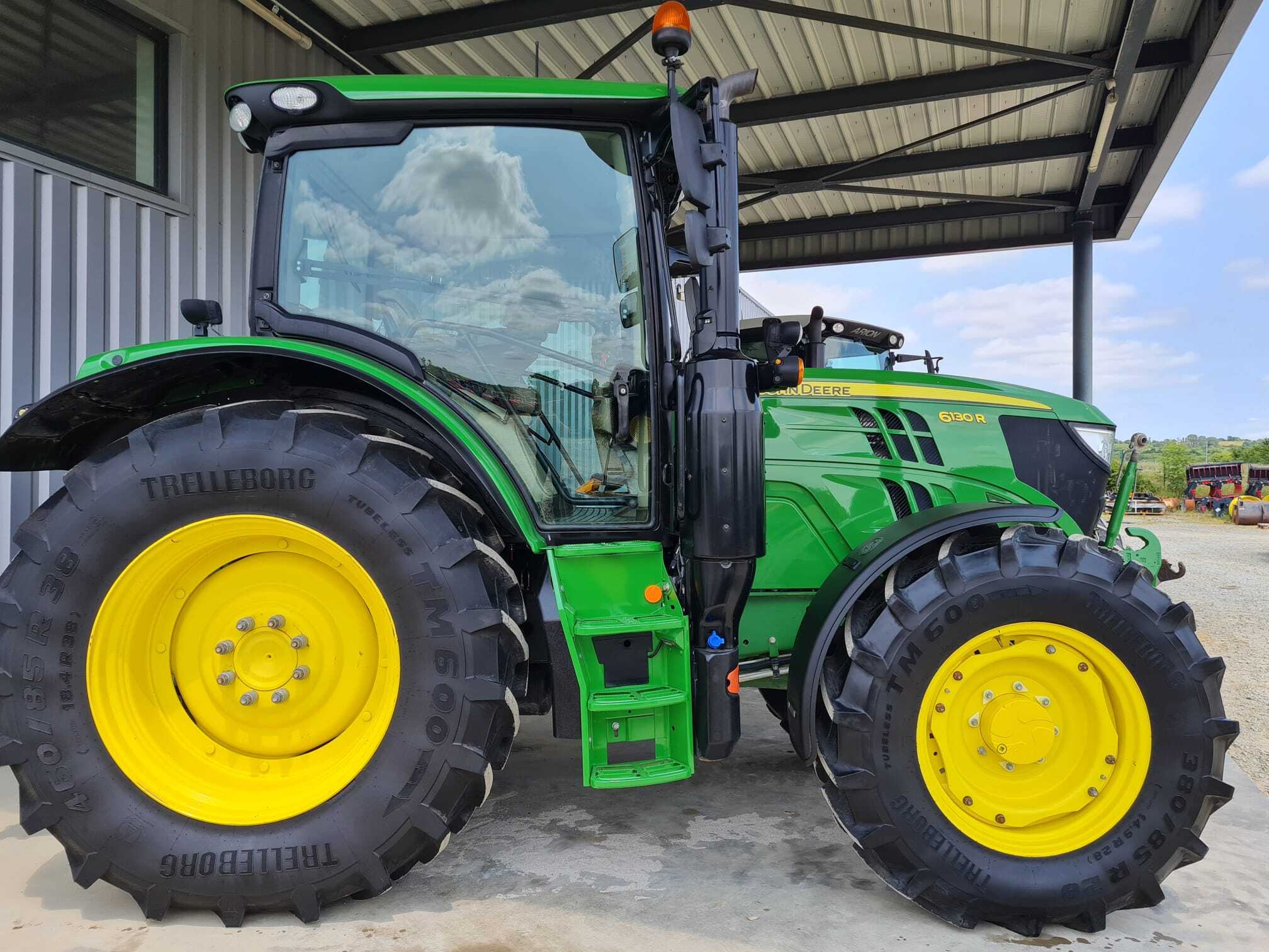 JOHN DEERE 6130R