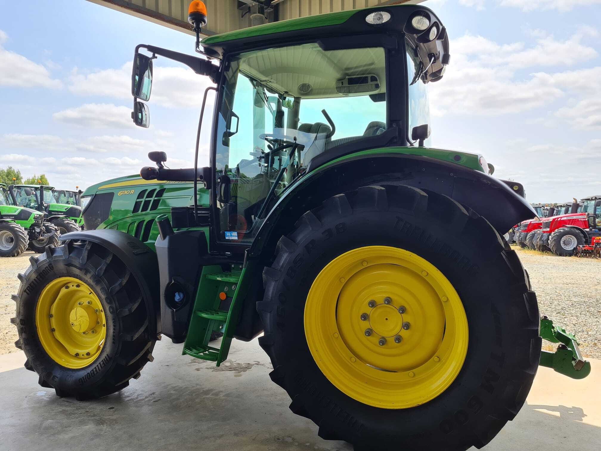 JOHN DEERE 6130R