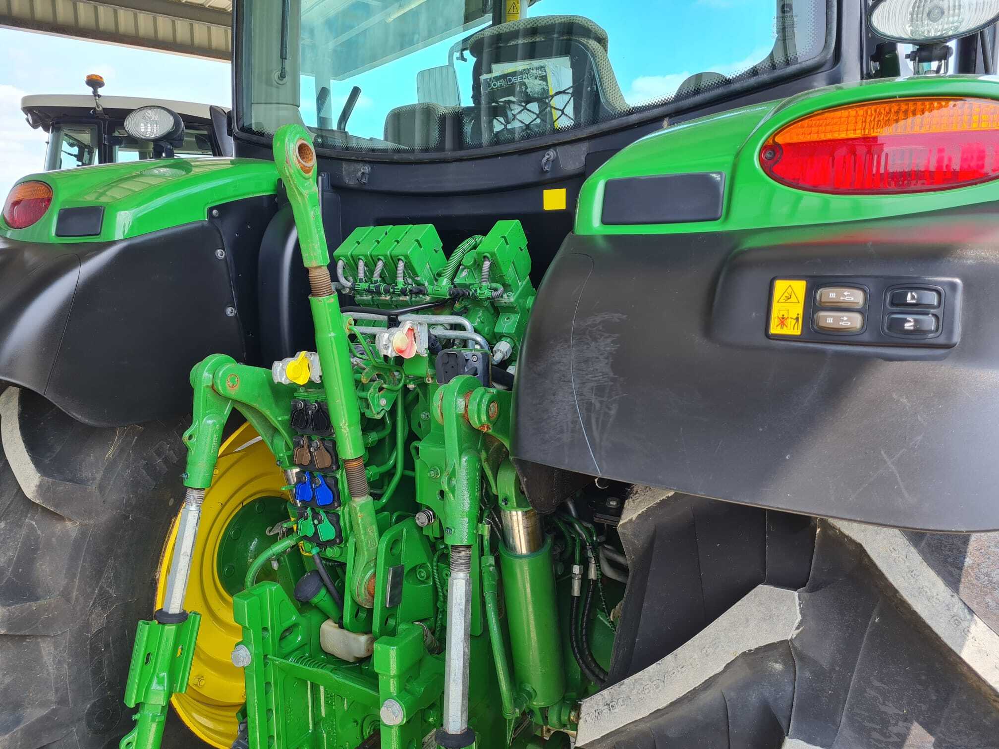 JOHN DEERE 6130R