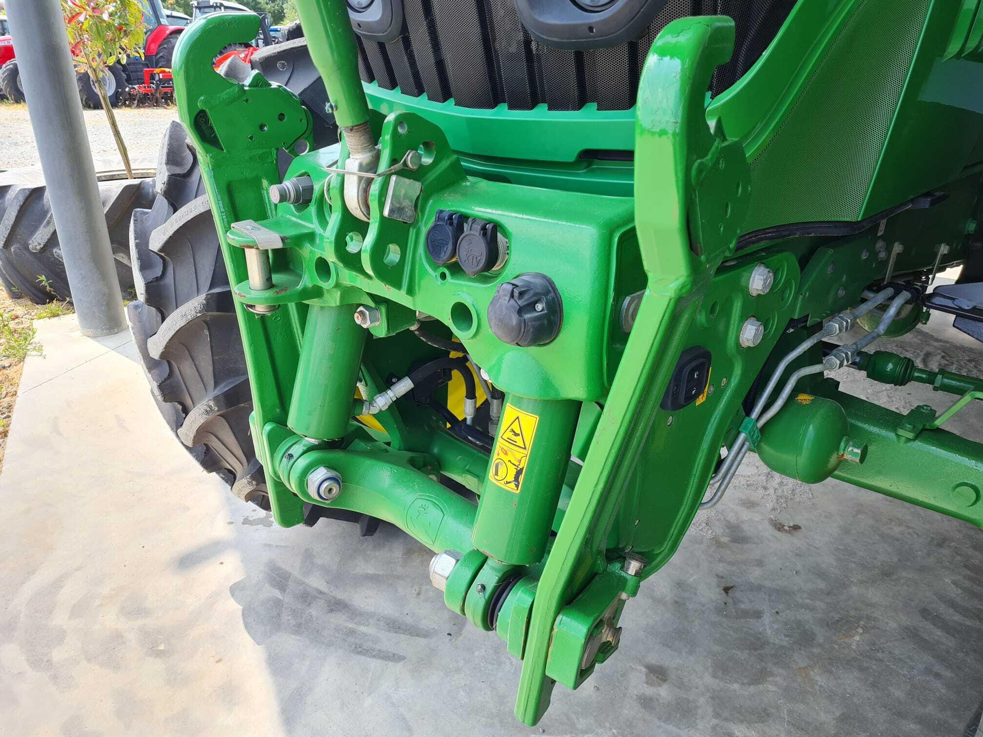 JOHN DEERE 6130R
