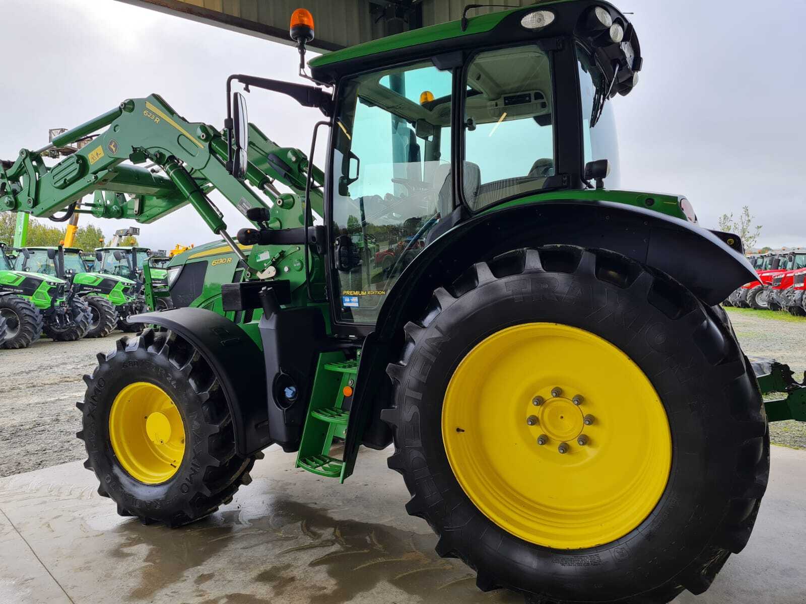 JOHN DEERE 6130R