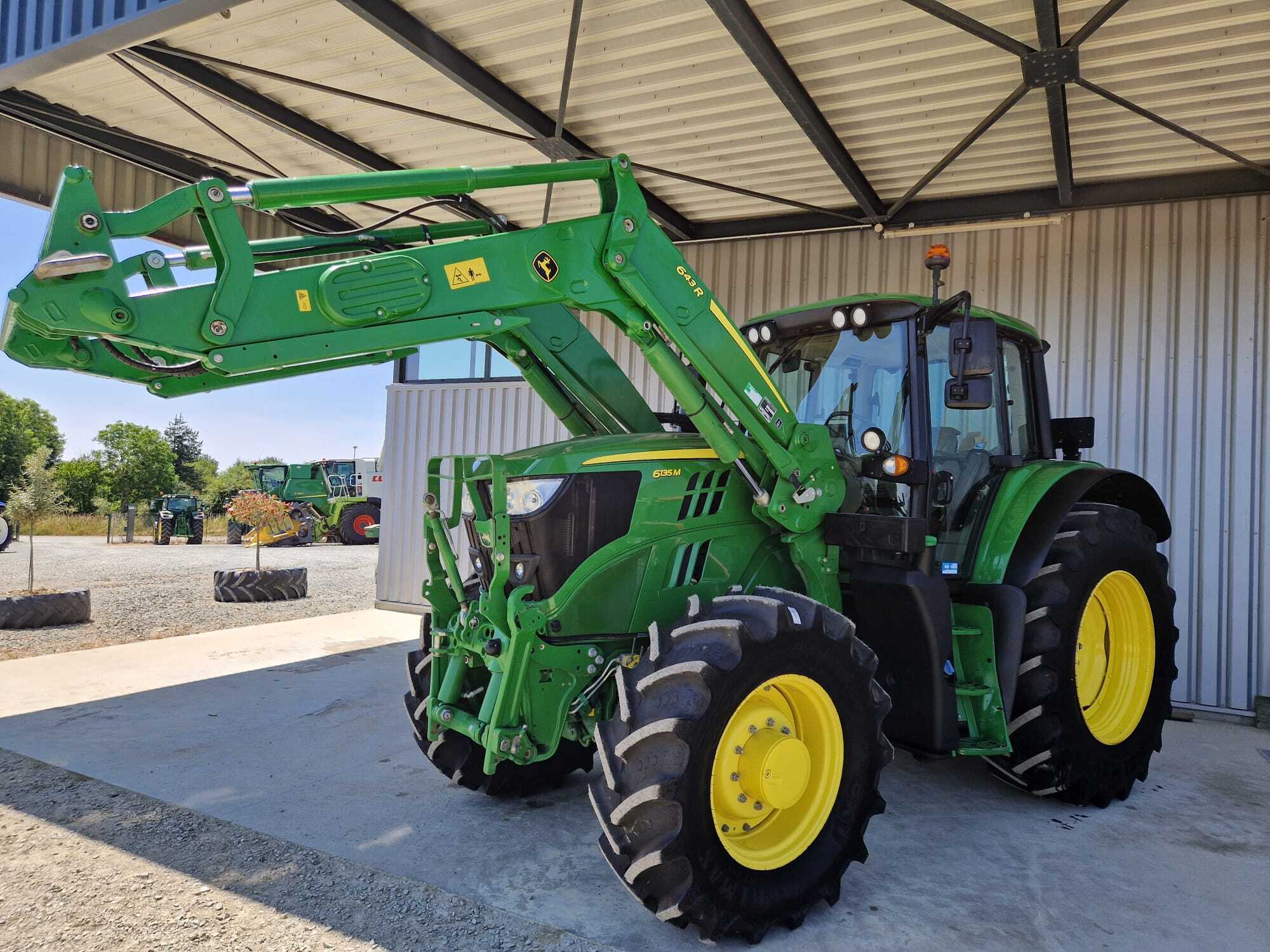 JOHN DEERE 6135M
