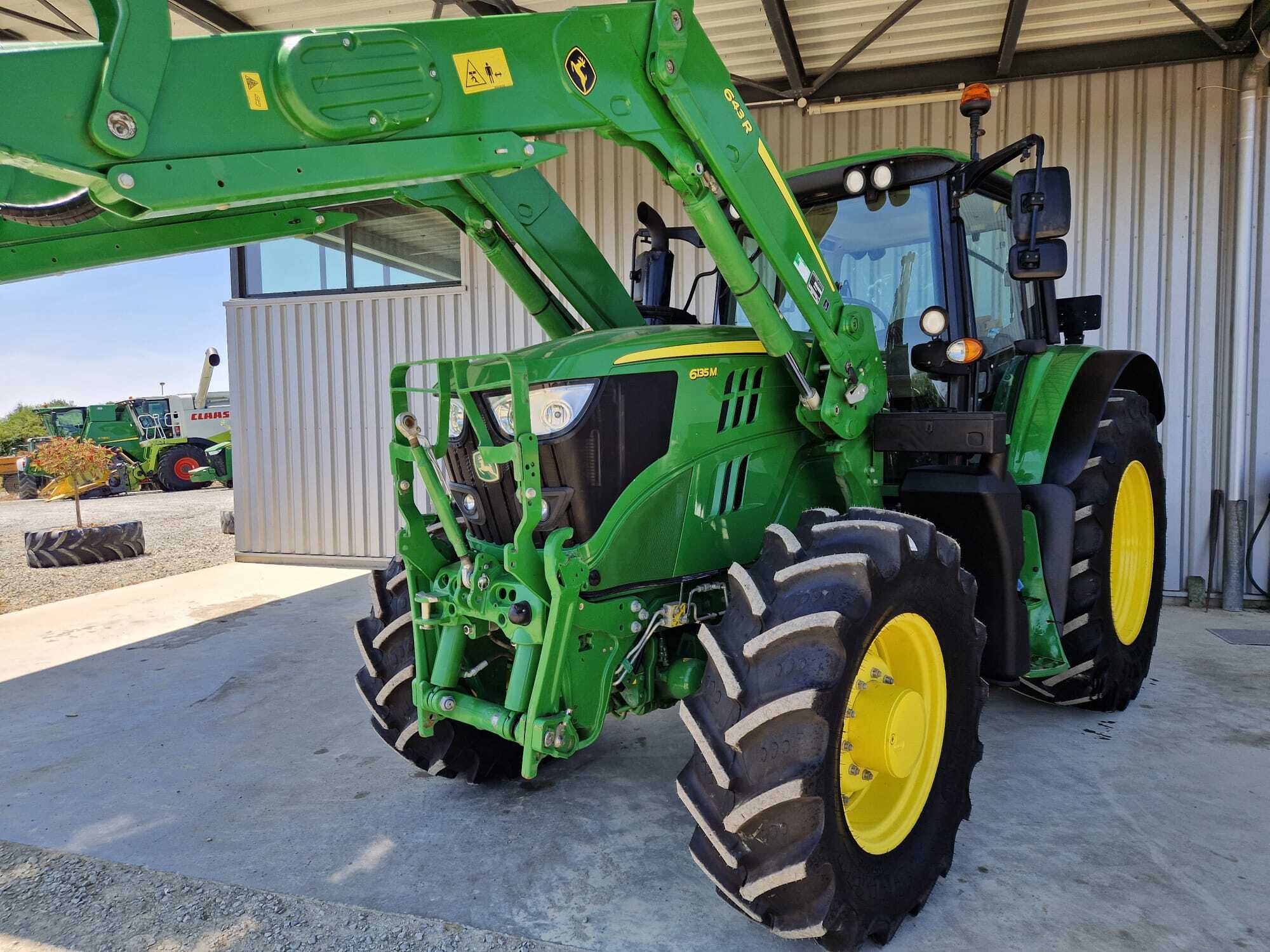 JOHN DEERE 6135M
