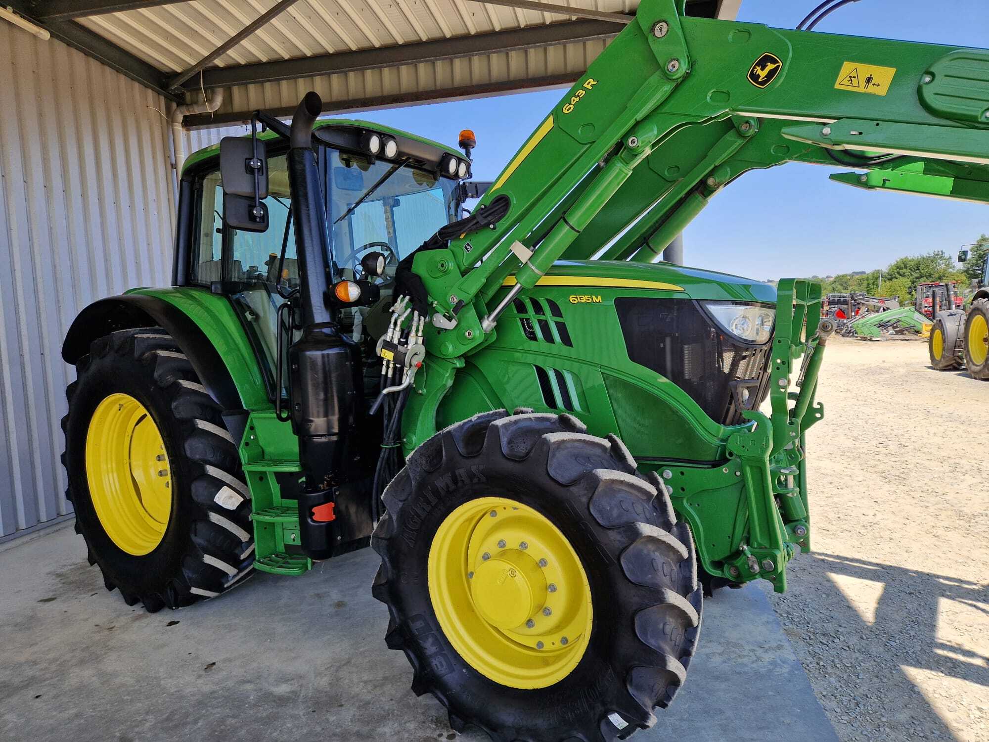 JOHN DEERE 6135M
