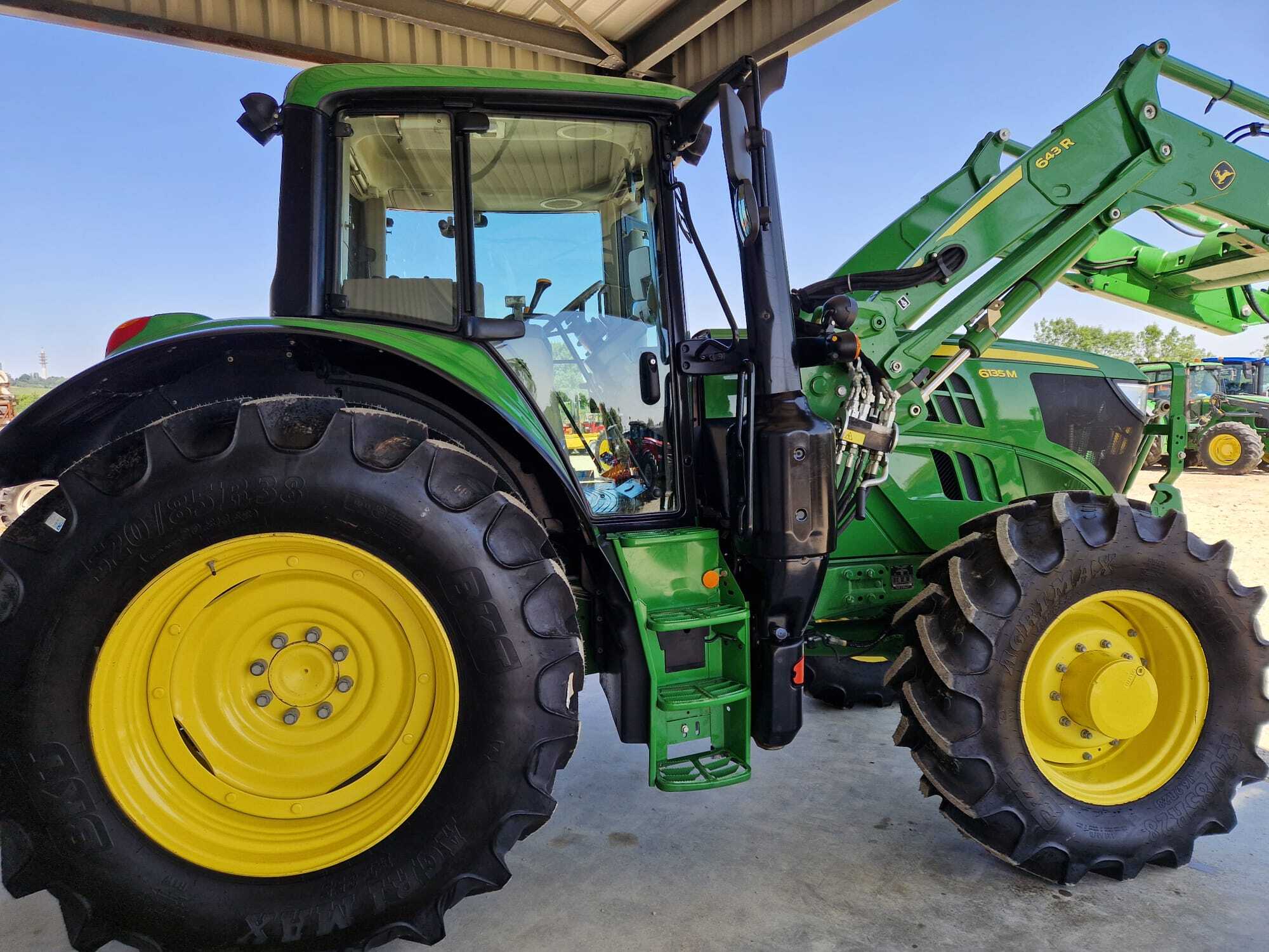 JOHN DEERE 6135M