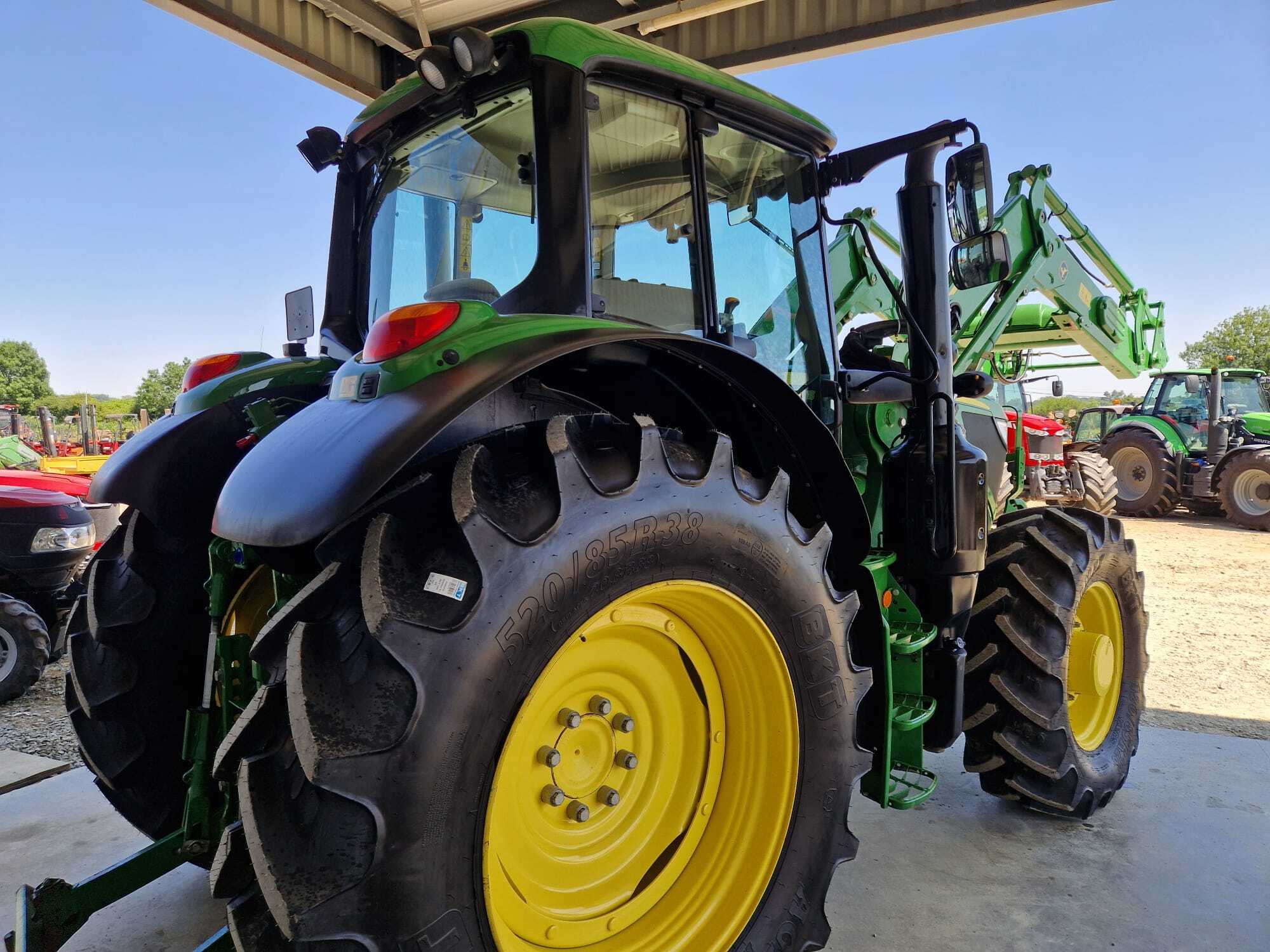 JOHN DEERE 6135M