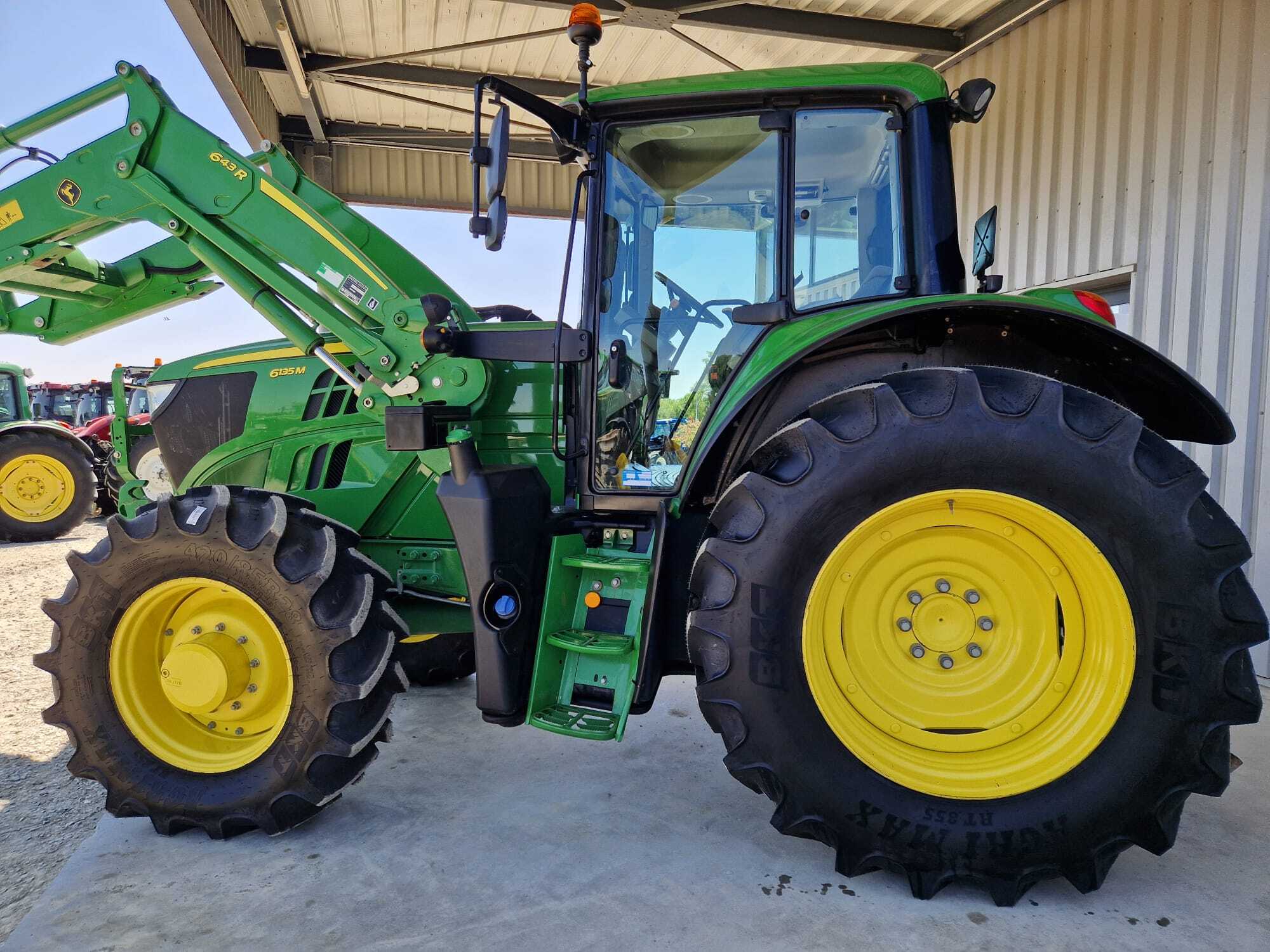 JOHN DEERE 6135M