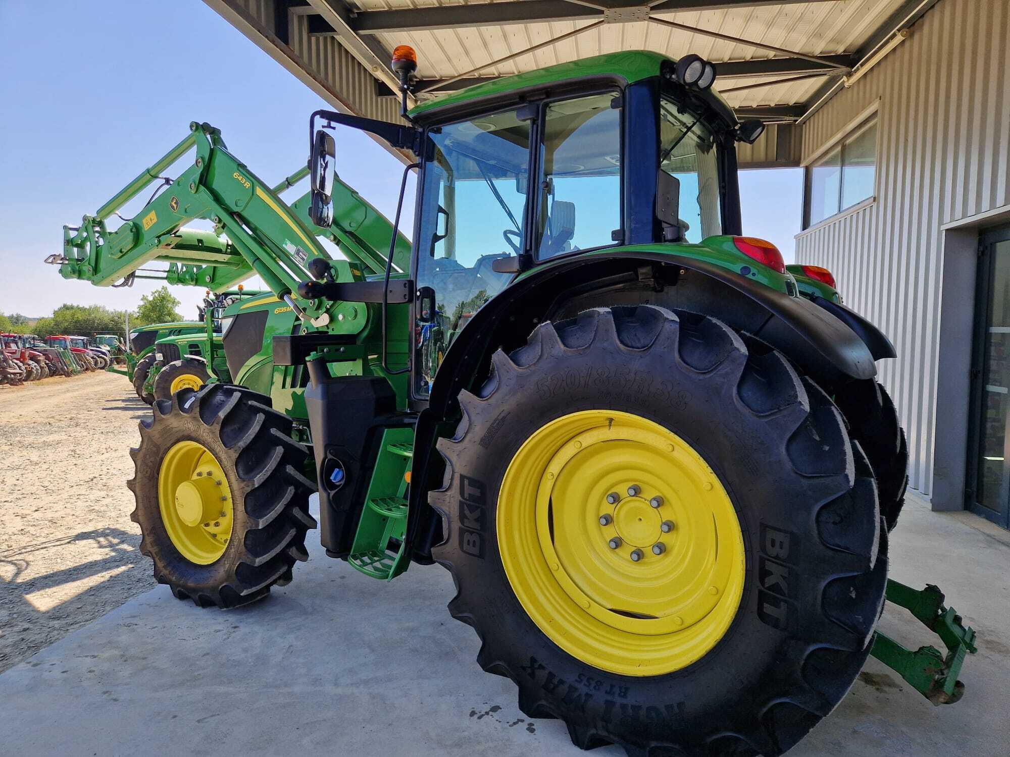 JOHN DEERE 6135M