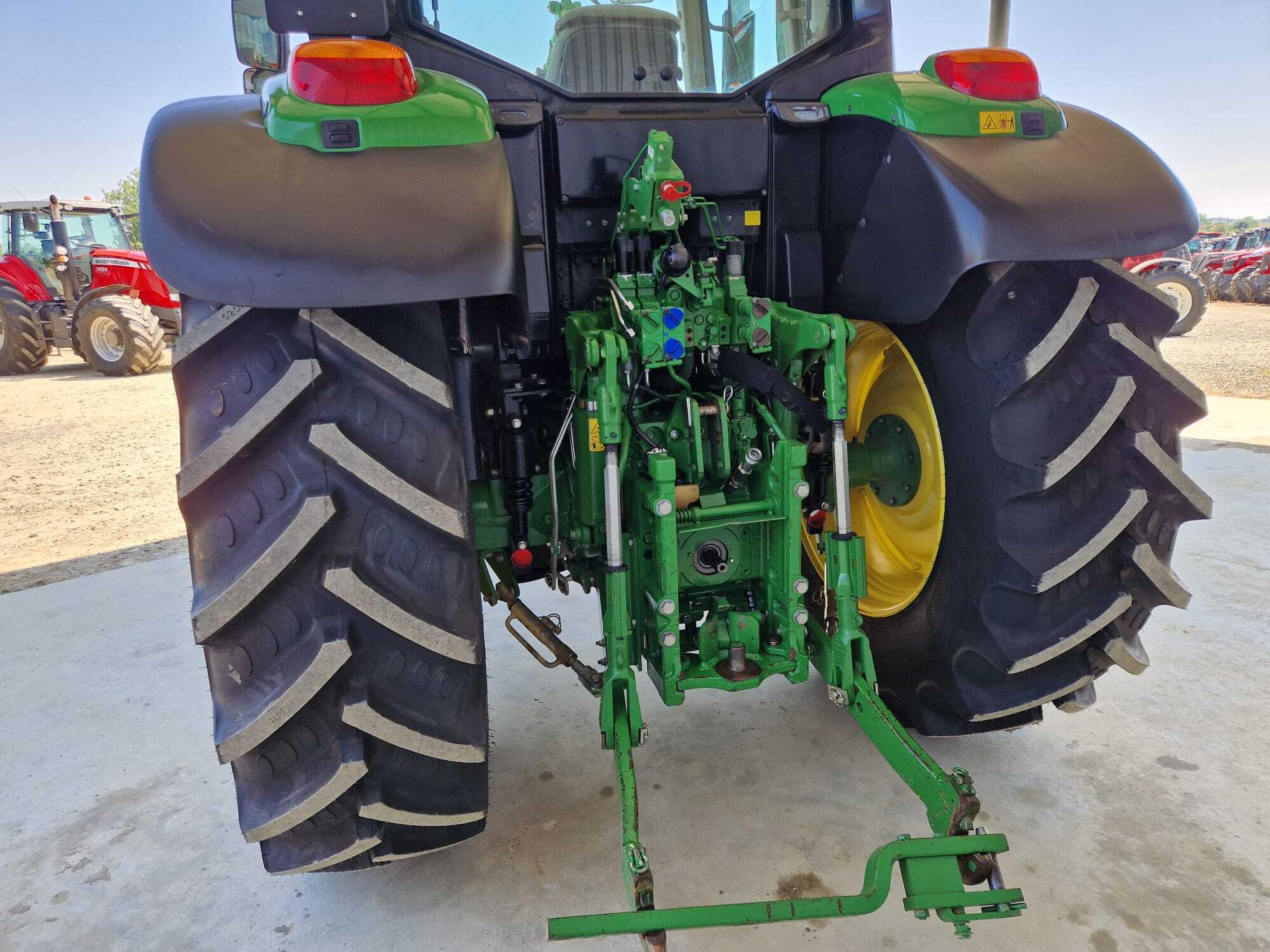 JOHN DEERE 6135M