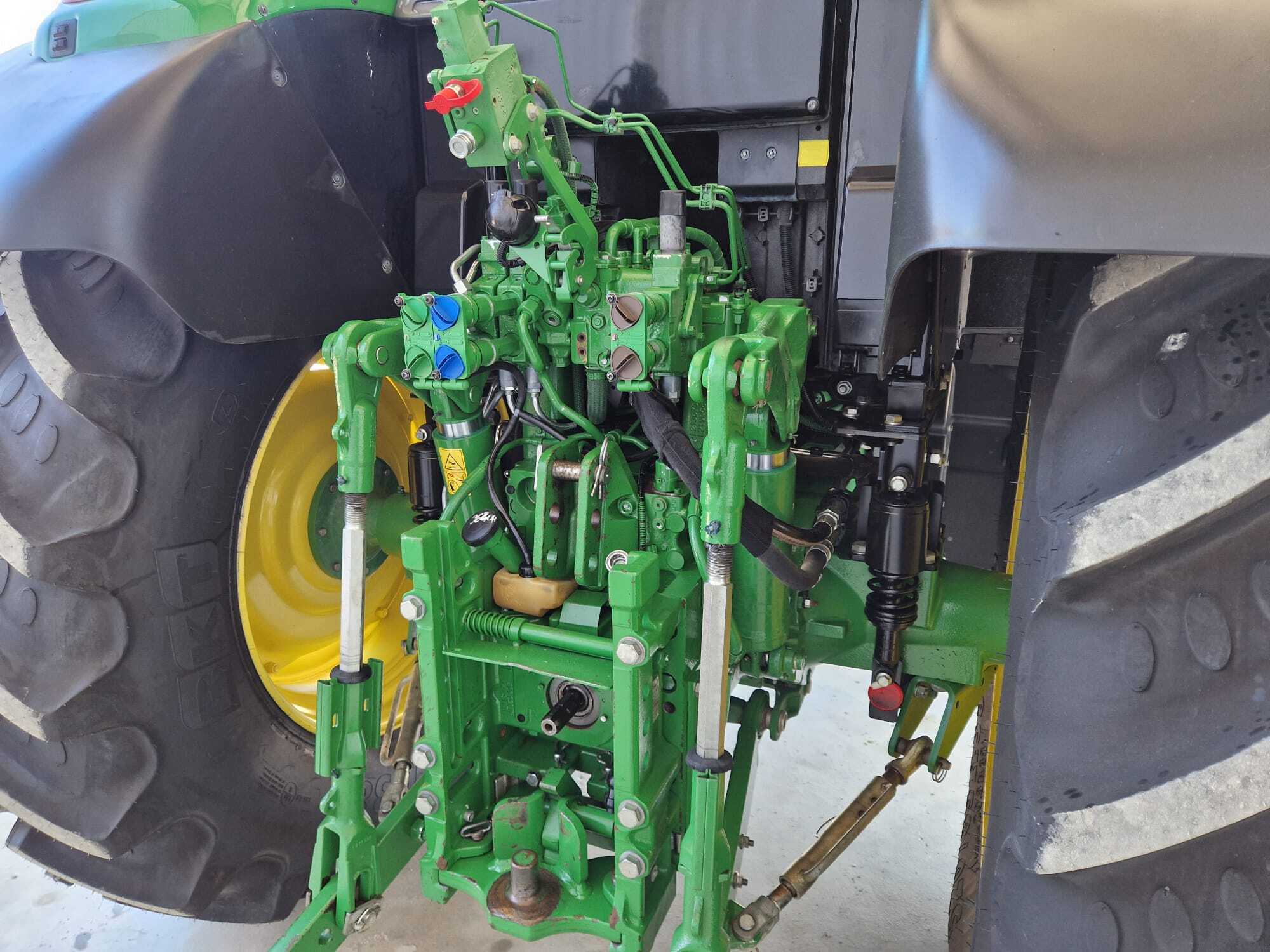 JOHN DEERE 6135M