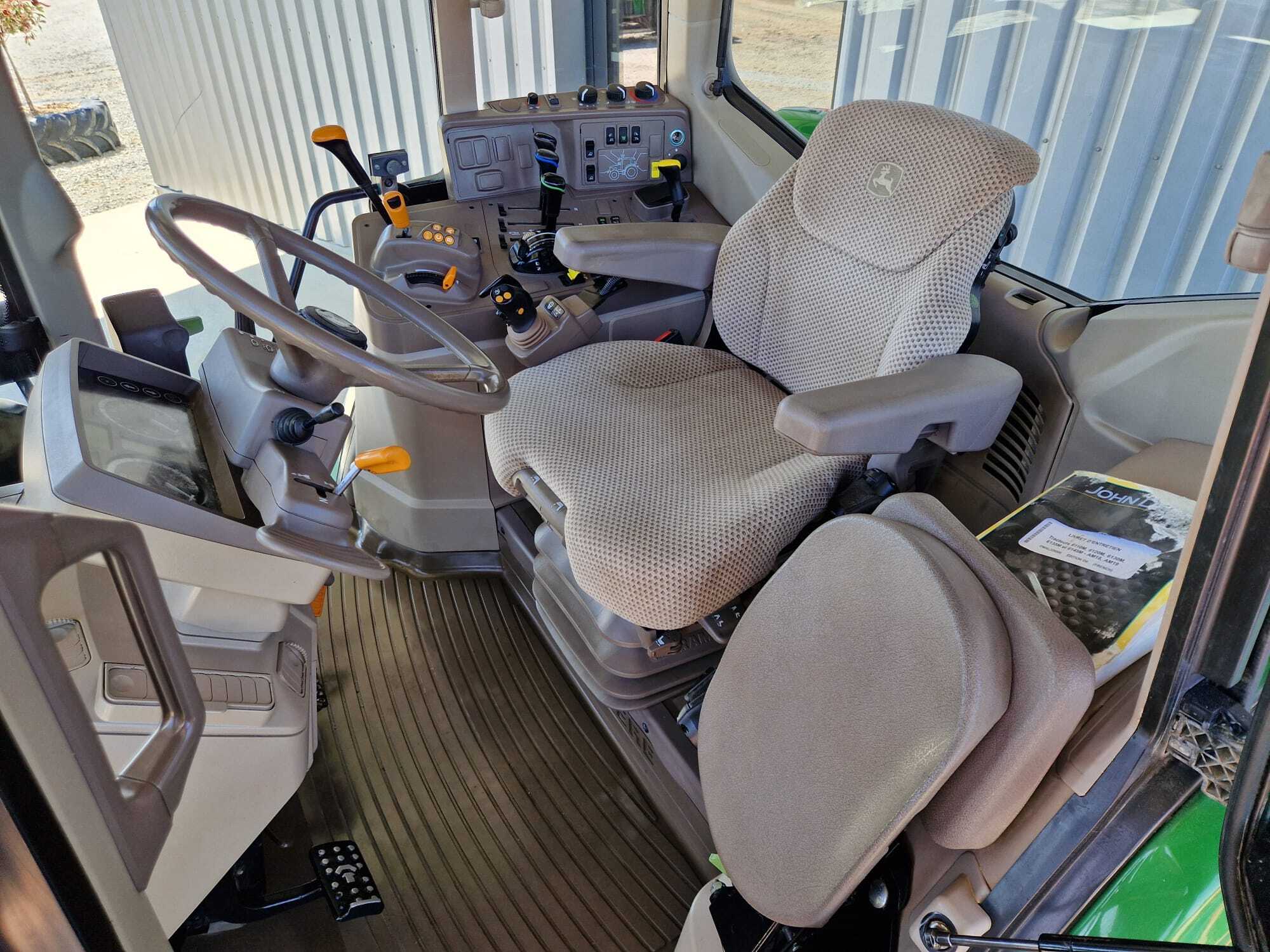 JOHN DEERE 6135M
