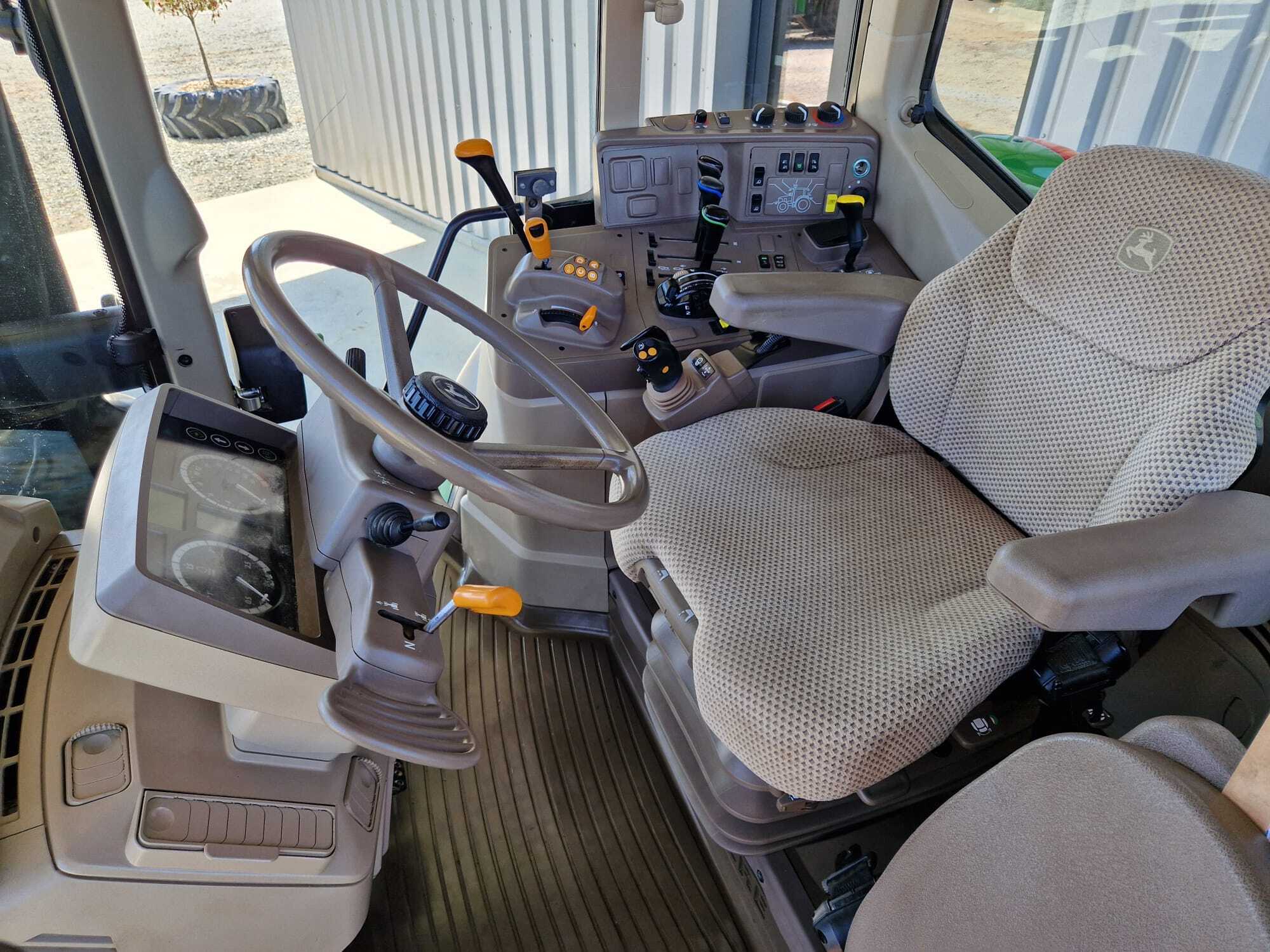 JOHN DEERE 6135M
