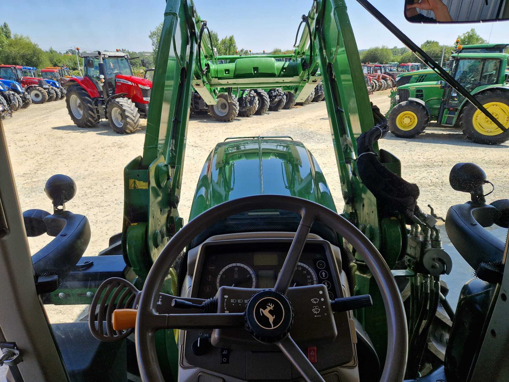 JOHN DEERE 6135M