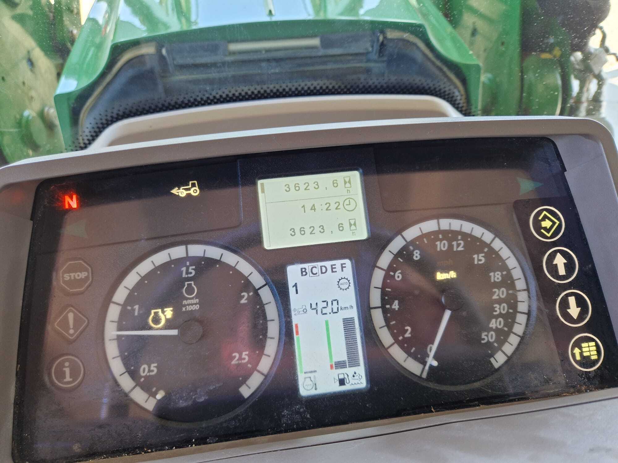 JOHN DEERE 6135M