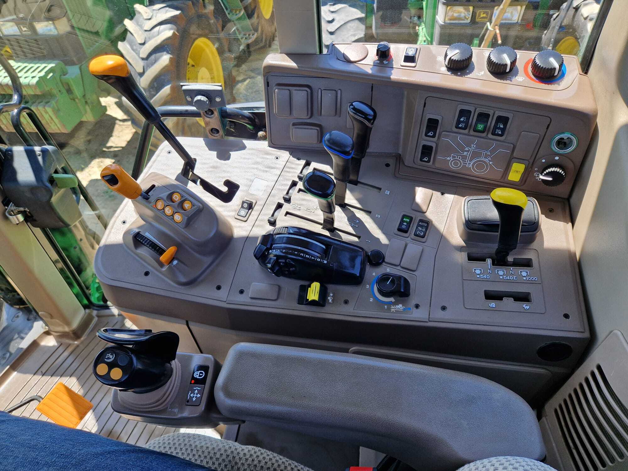 JOHN DEERE 6135M