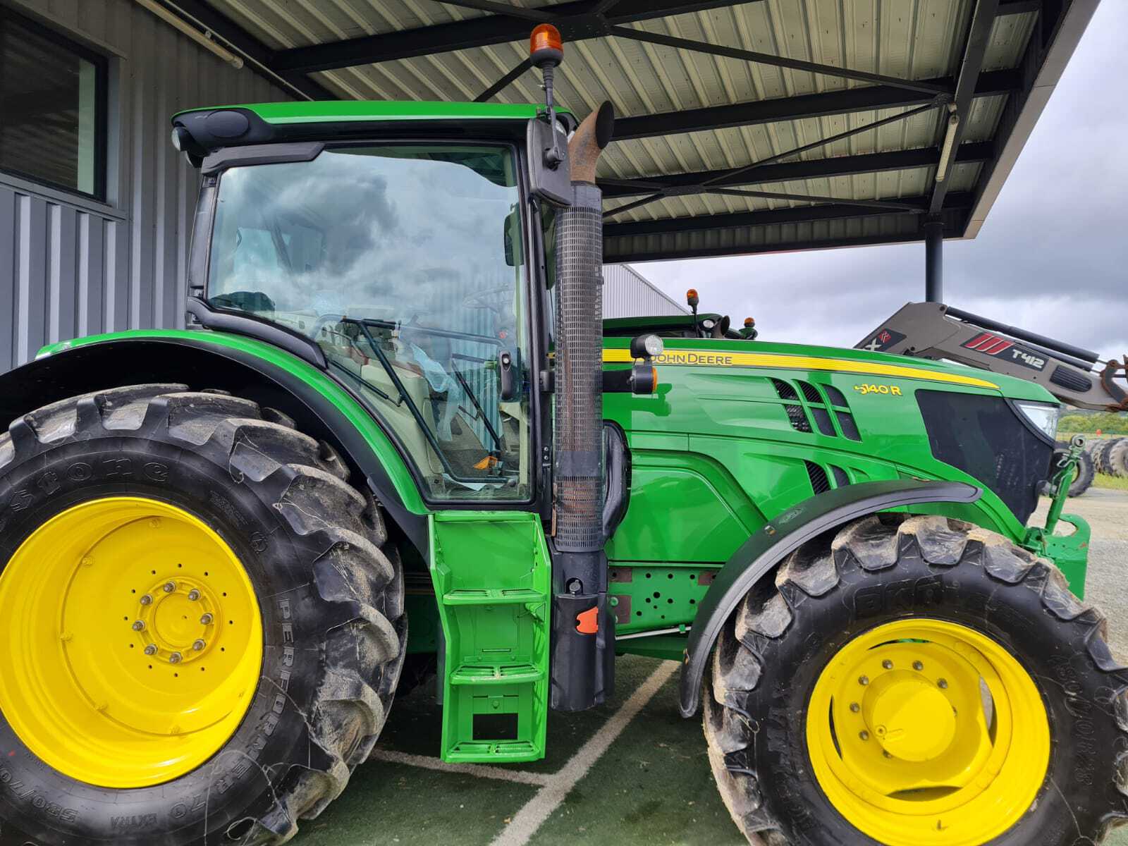 JOHN DEERE 6140R