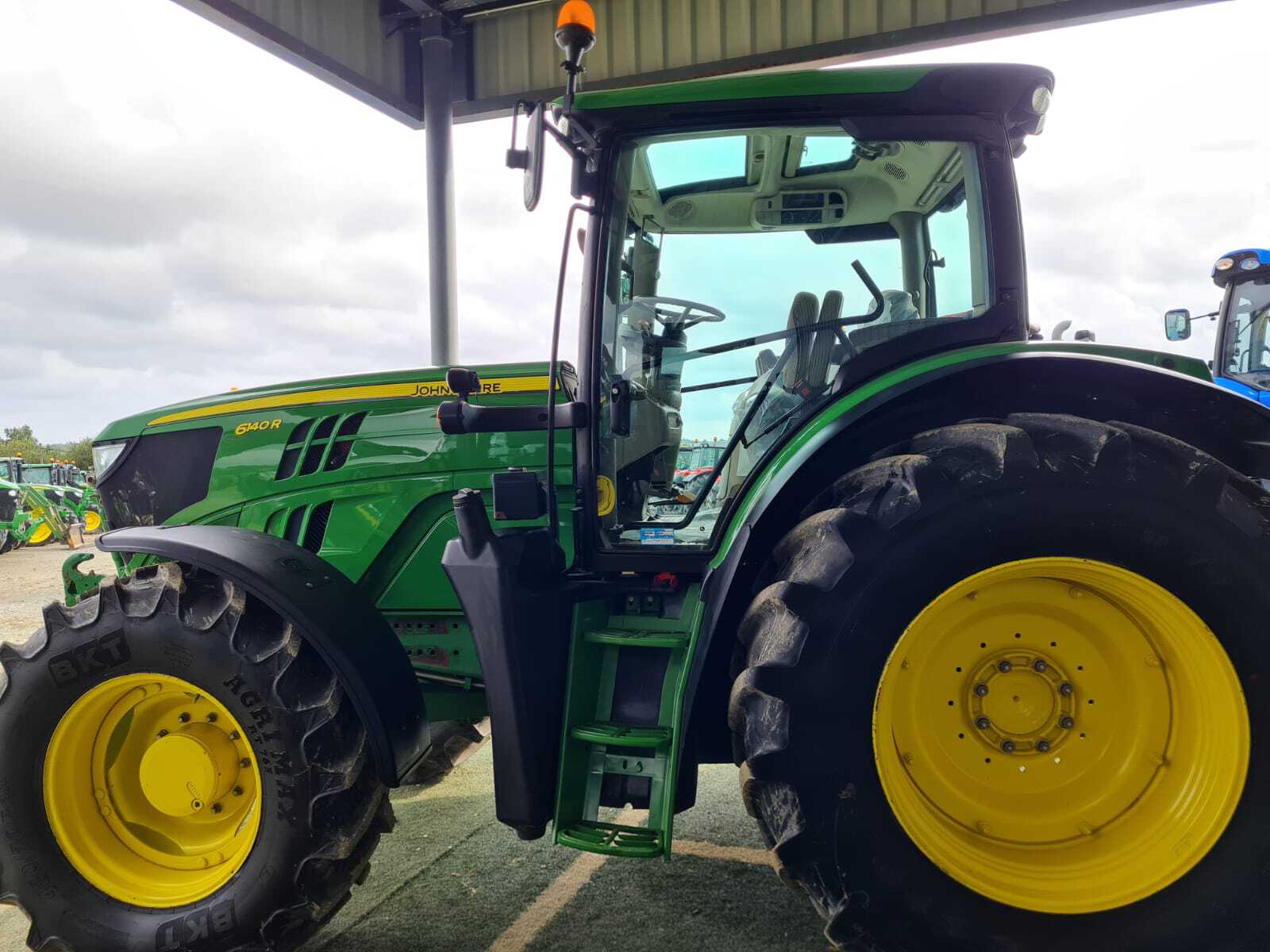 JOHN DEERE 6140R