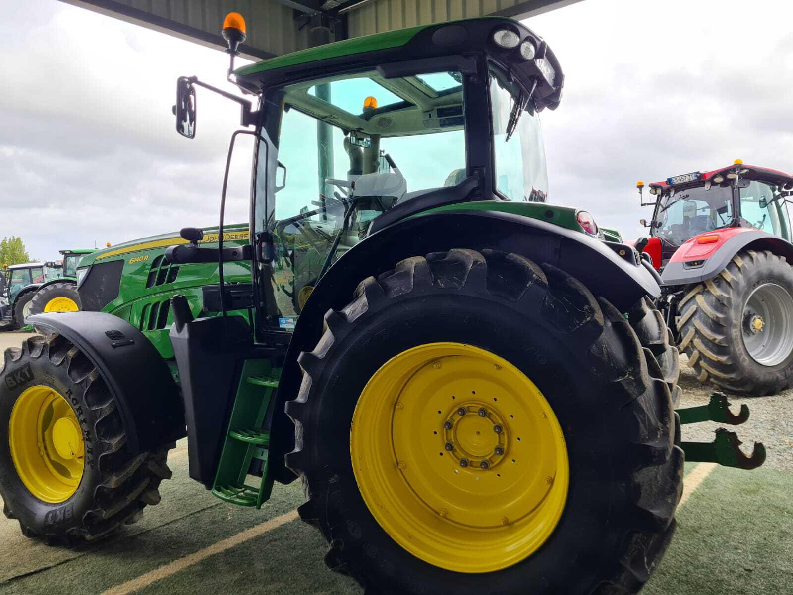 JOHN DEERE 6140R