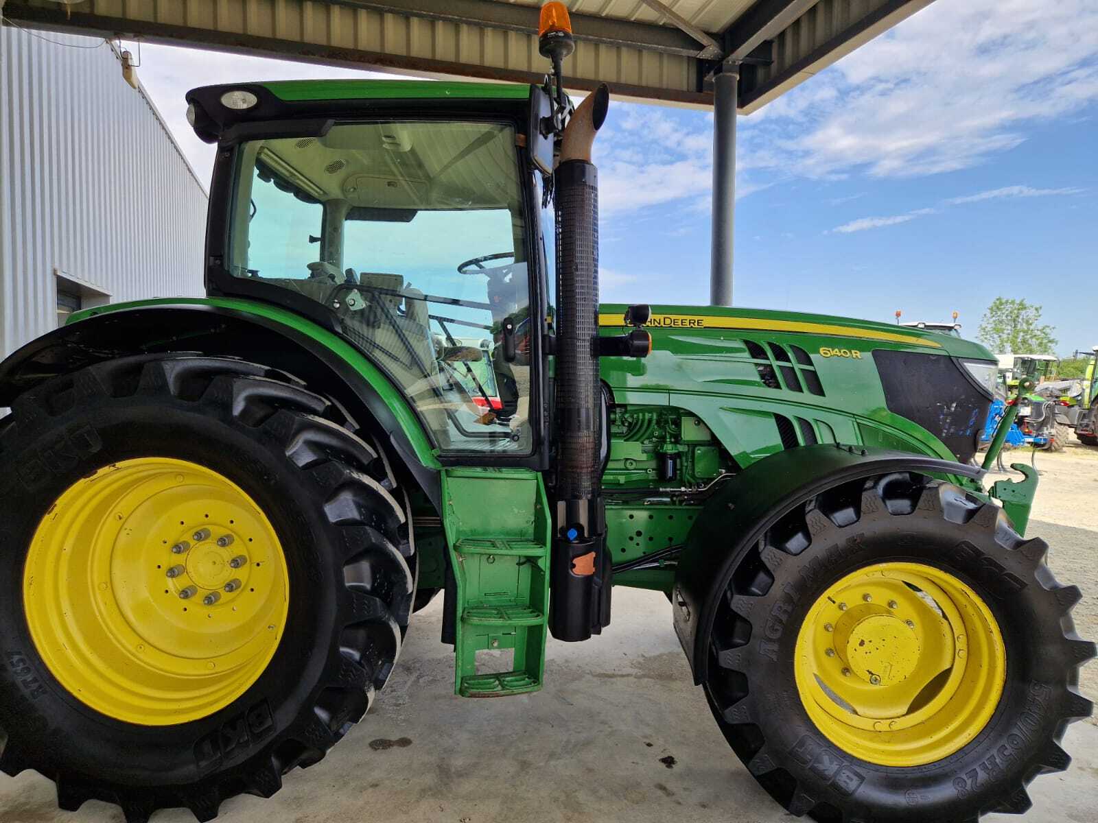 JOHN DEERE 6140R