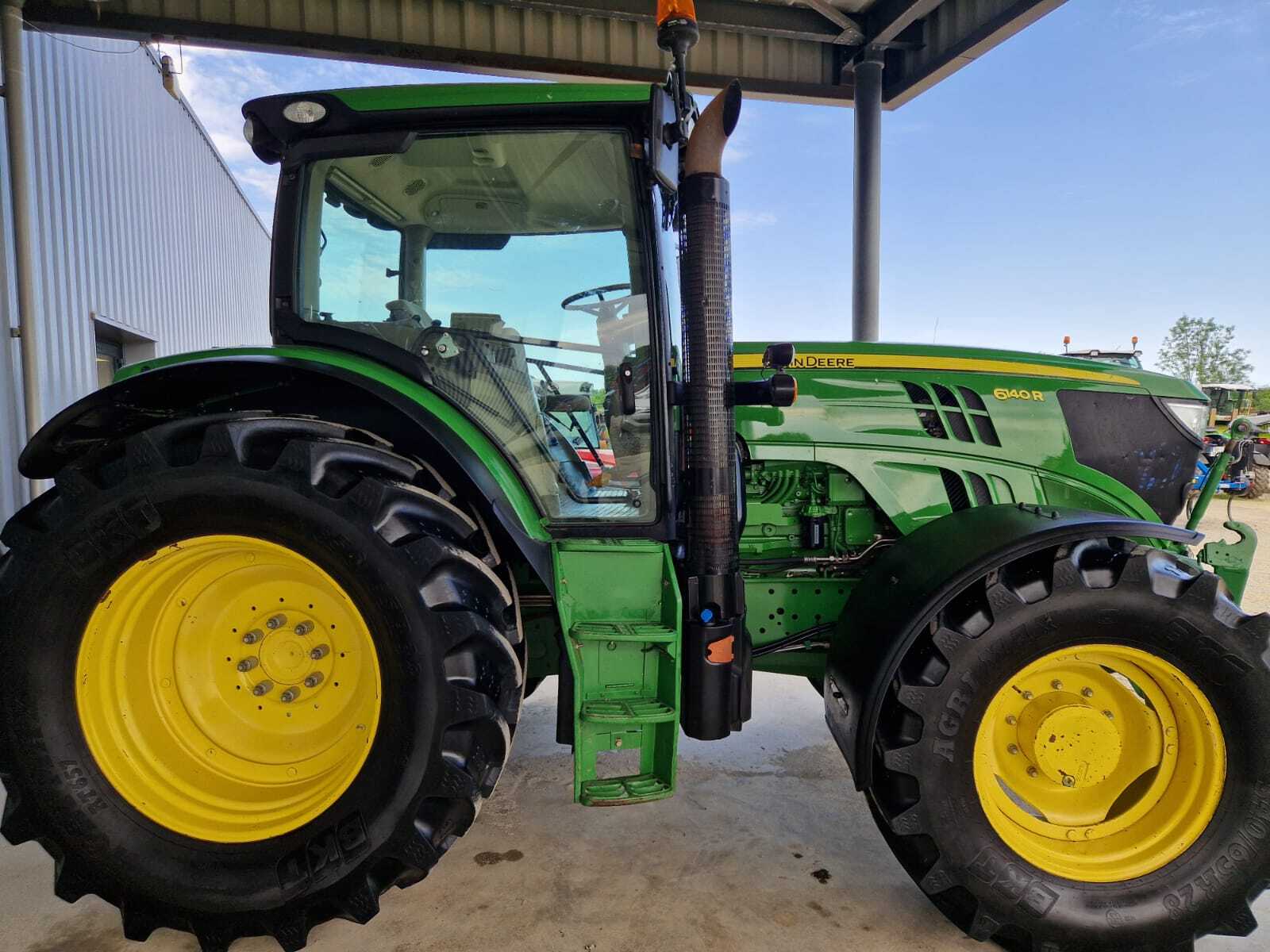 JOHN DEERE 6140R