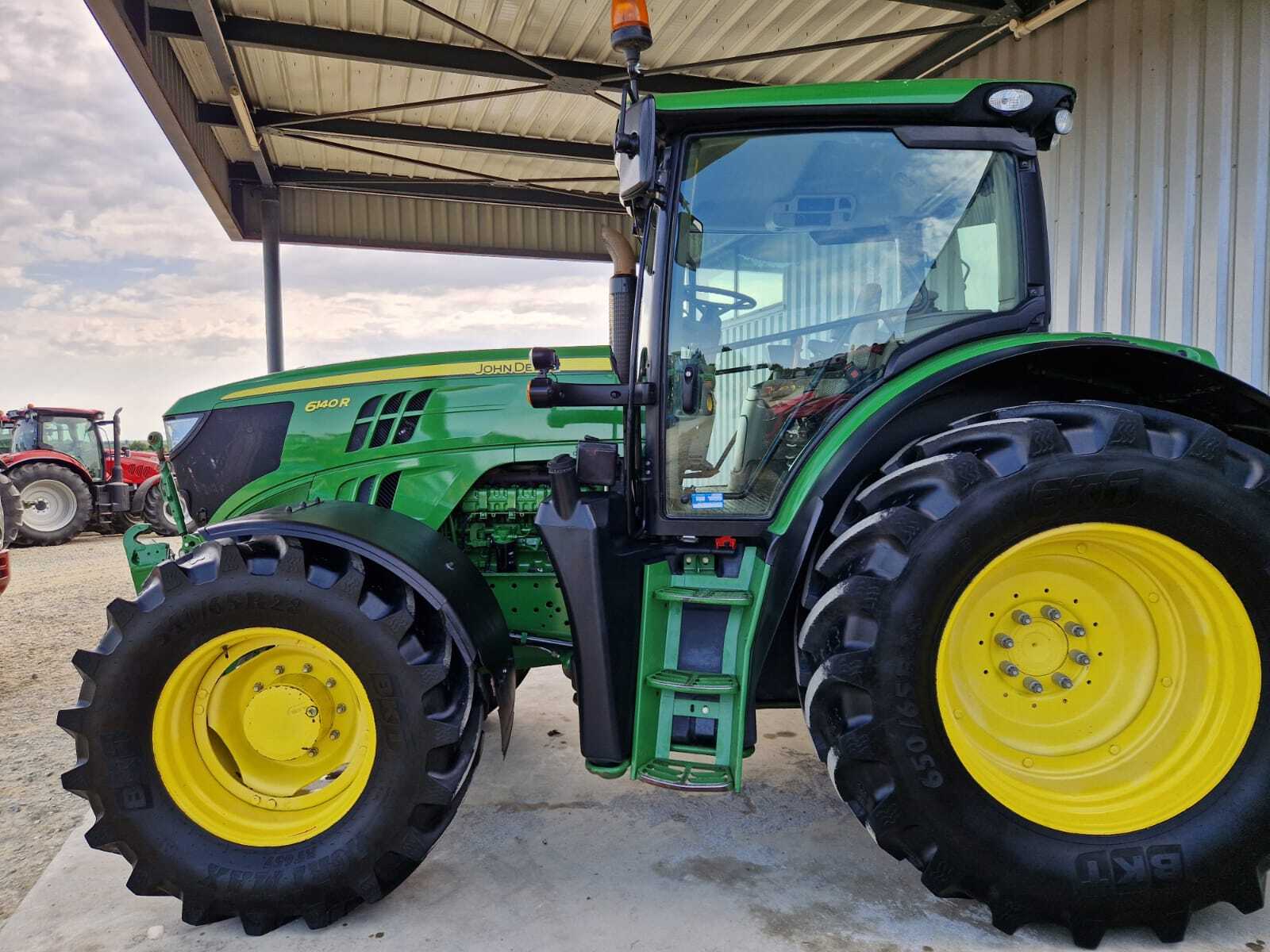 JOHN DEERE 6140R