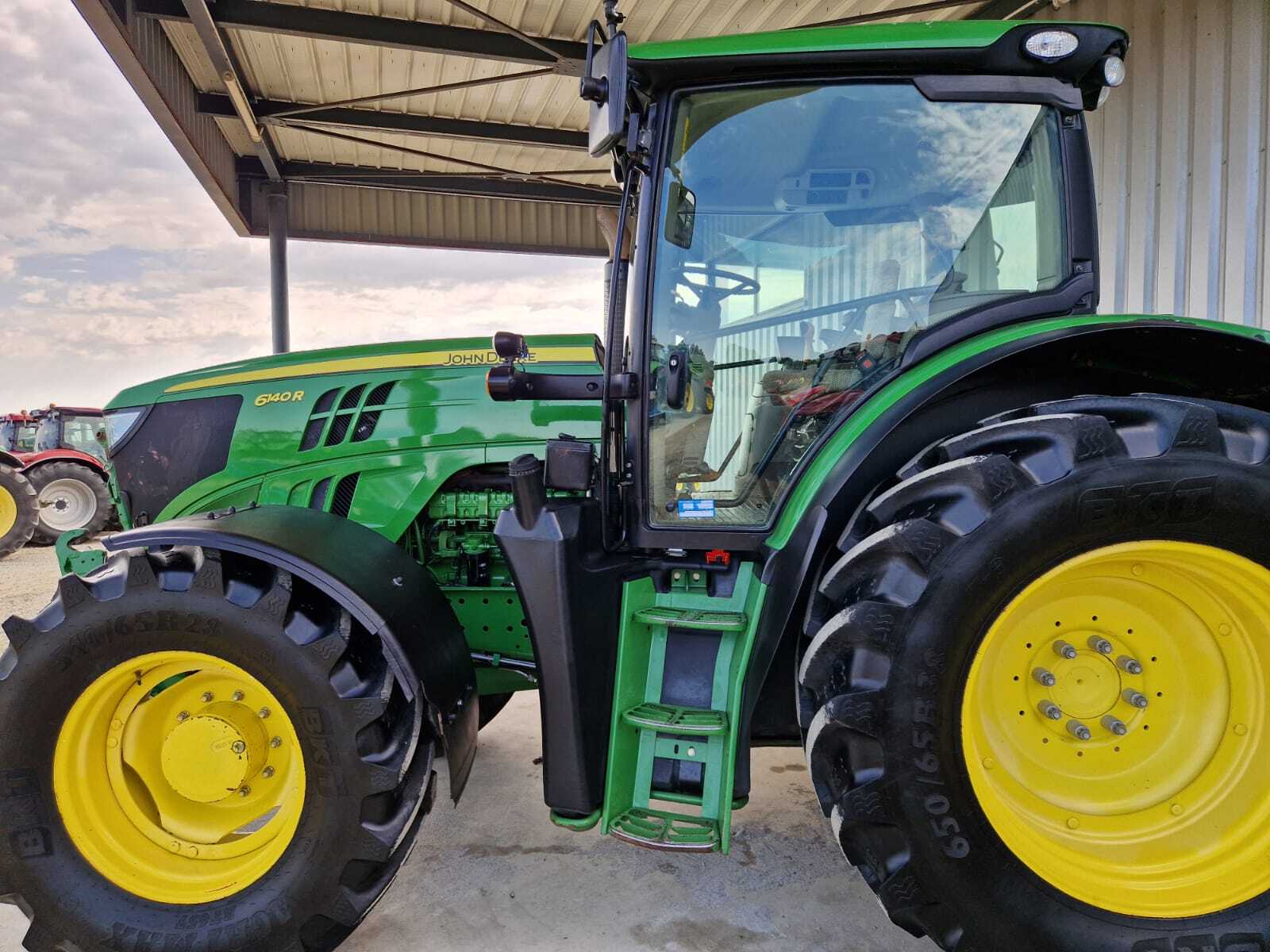 JOHN DEERE 6140R