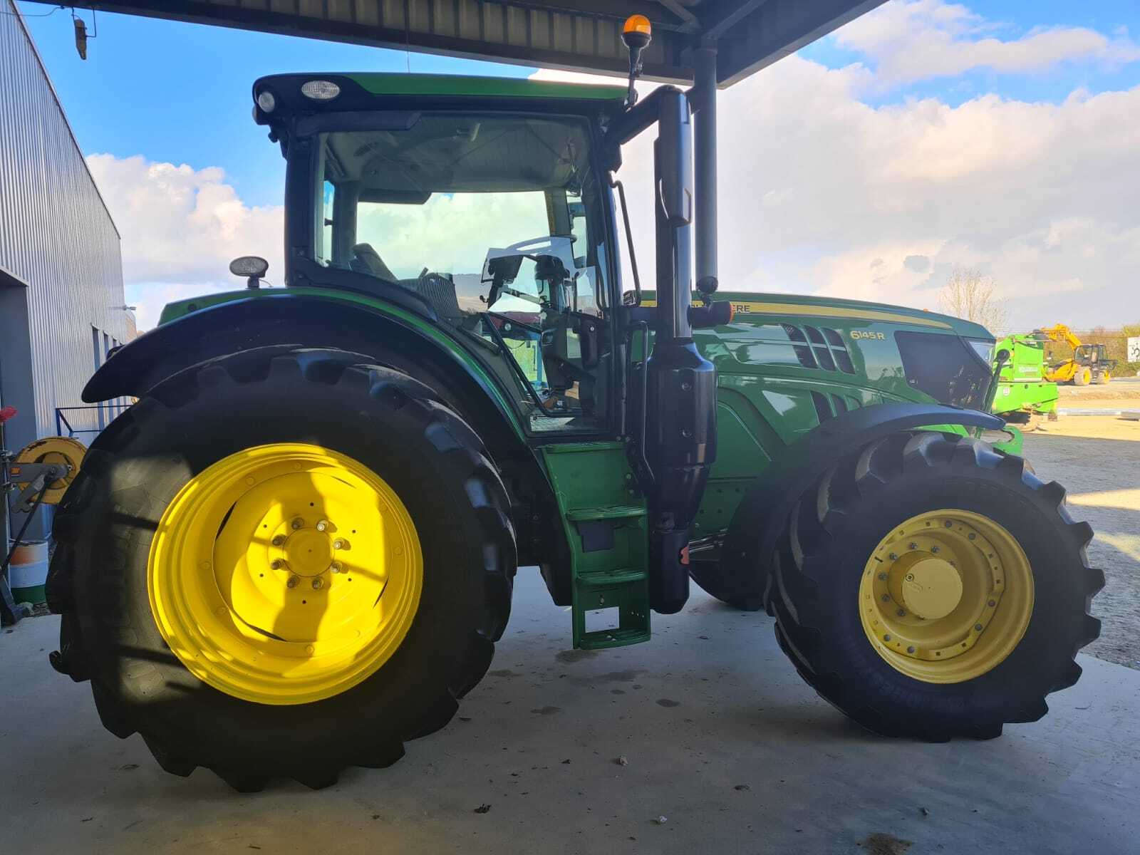 JOHN DEERE 6145R