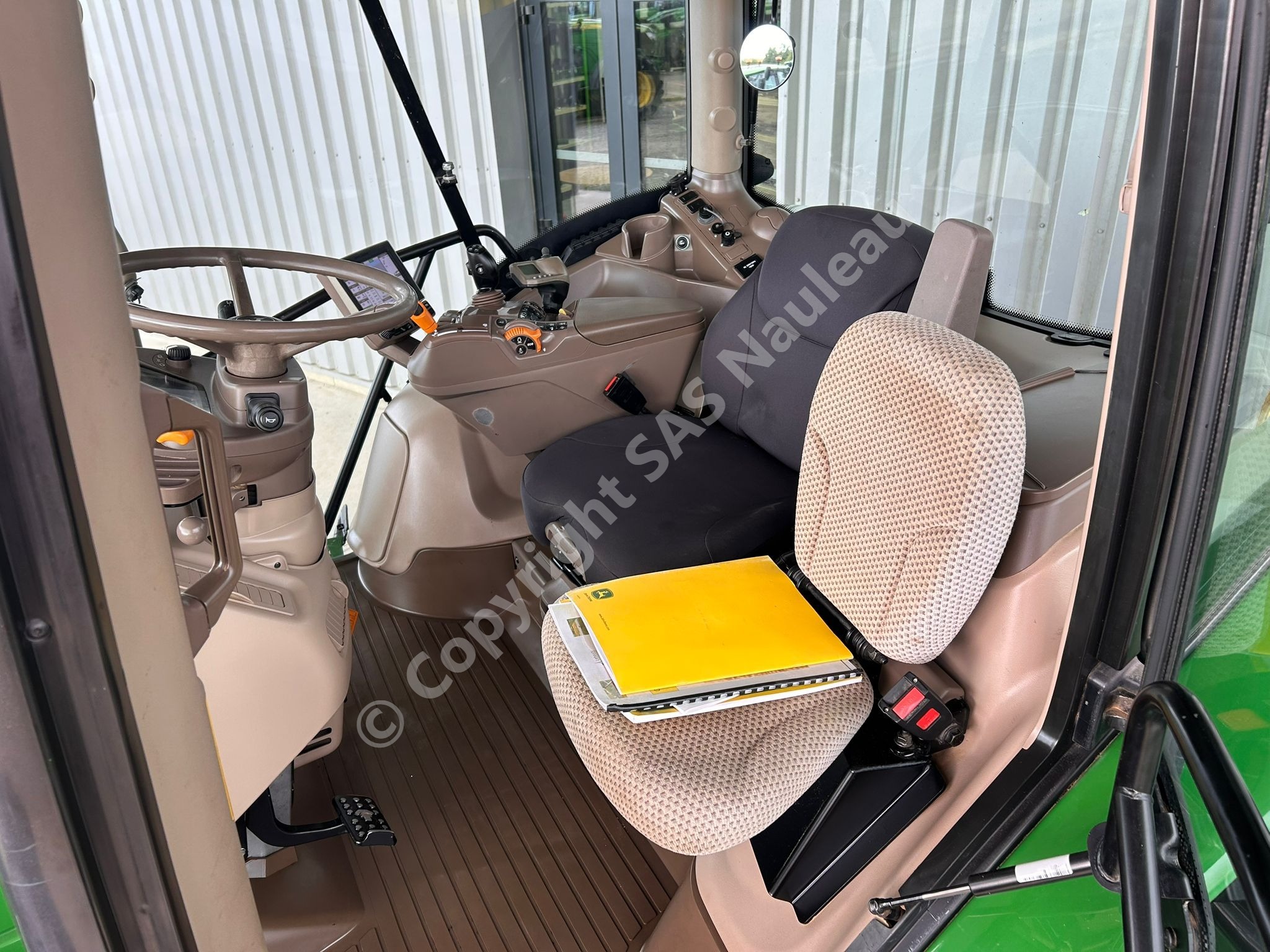 JOHN DEERE 6145R