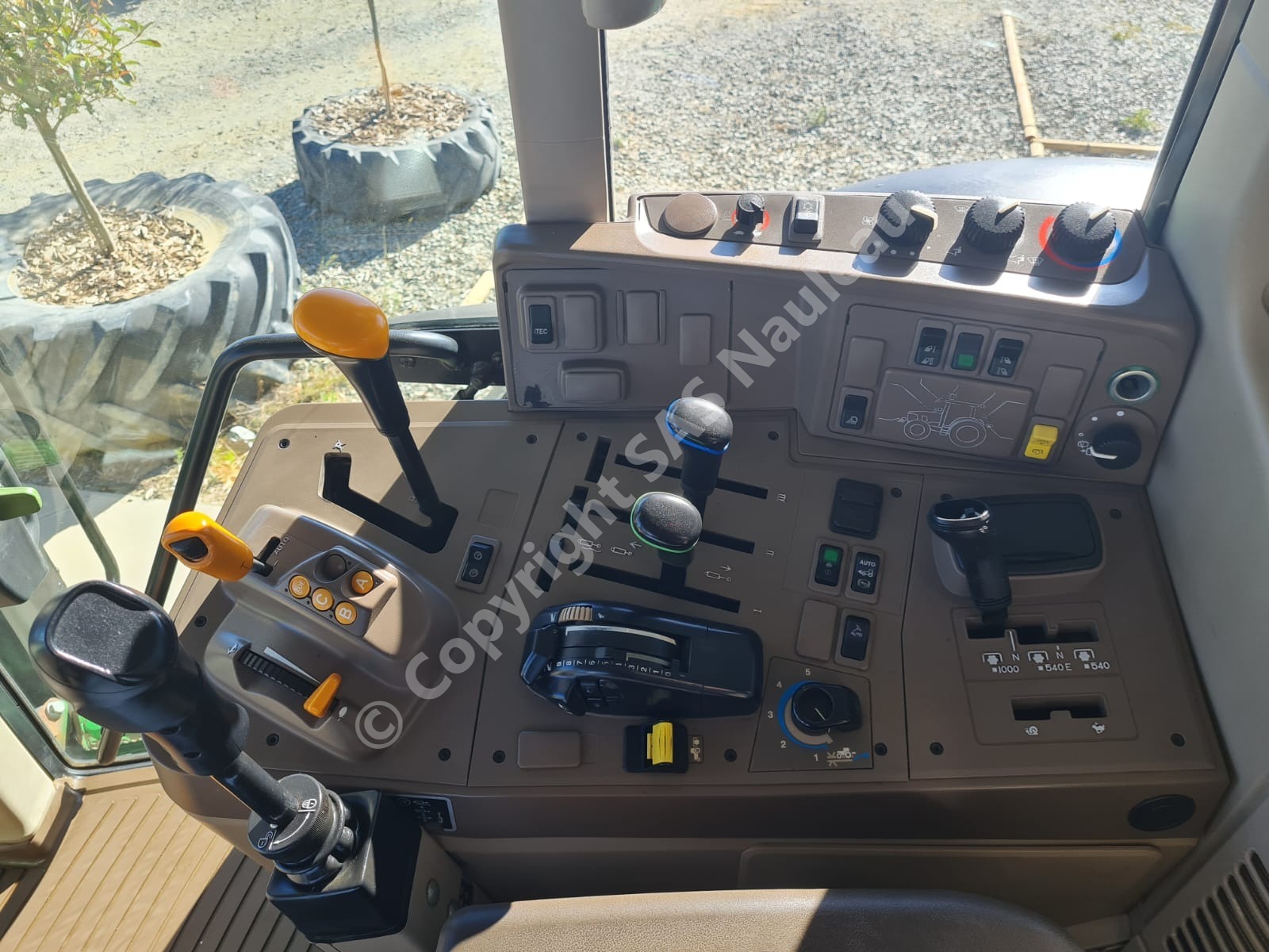 JOHN DEERE 6175M